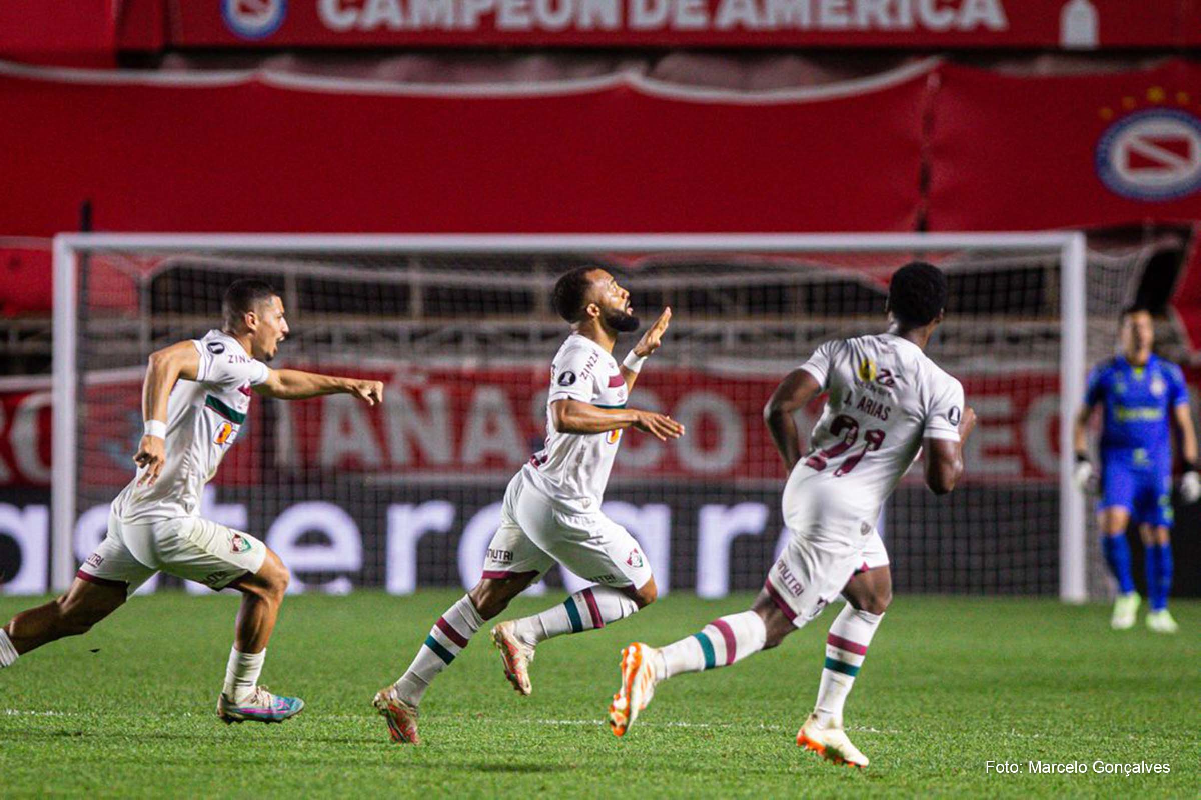 Flu chegou ao empate graças a um belo gol do lateral Samuel Xavier aos 41 minutos.