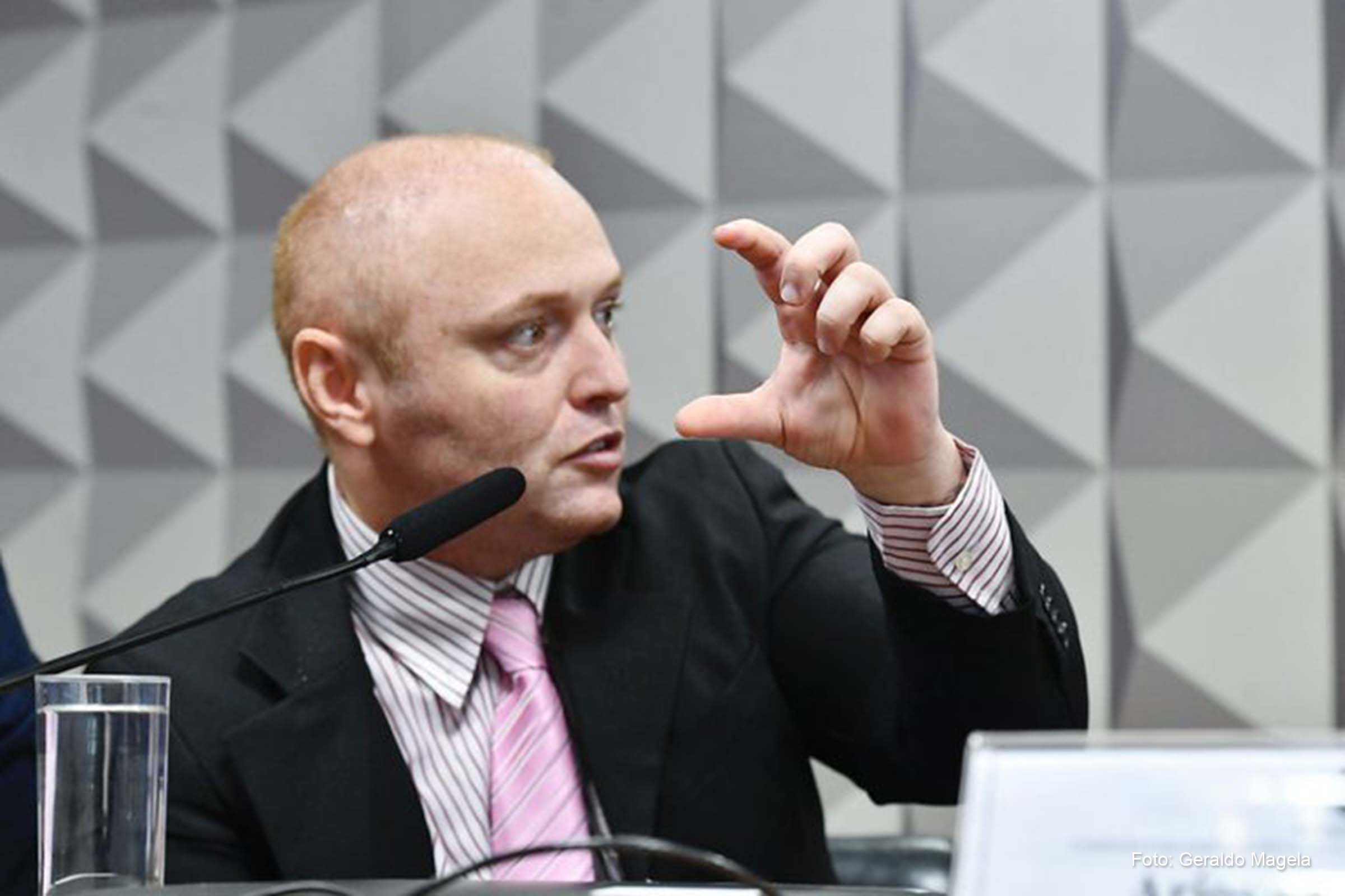 Hacker Walter Delgatti Neto detalha em depoimento à CPMI do 8 de Janeiro sua suposta relação com ex-presidente Jair Bolsonaro.