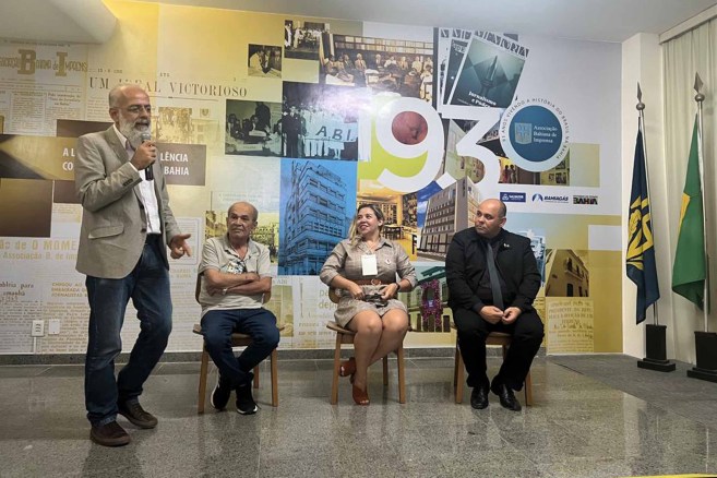 Jornalistas Ernesto Marques, presidente da ABI; Levi Vasconcelos, colunista do jornal A Tarde; Fernanda Gama, vice-presidente do SINJORBA; Carlos Augusto, diretor do Jornal Grande Bahia.