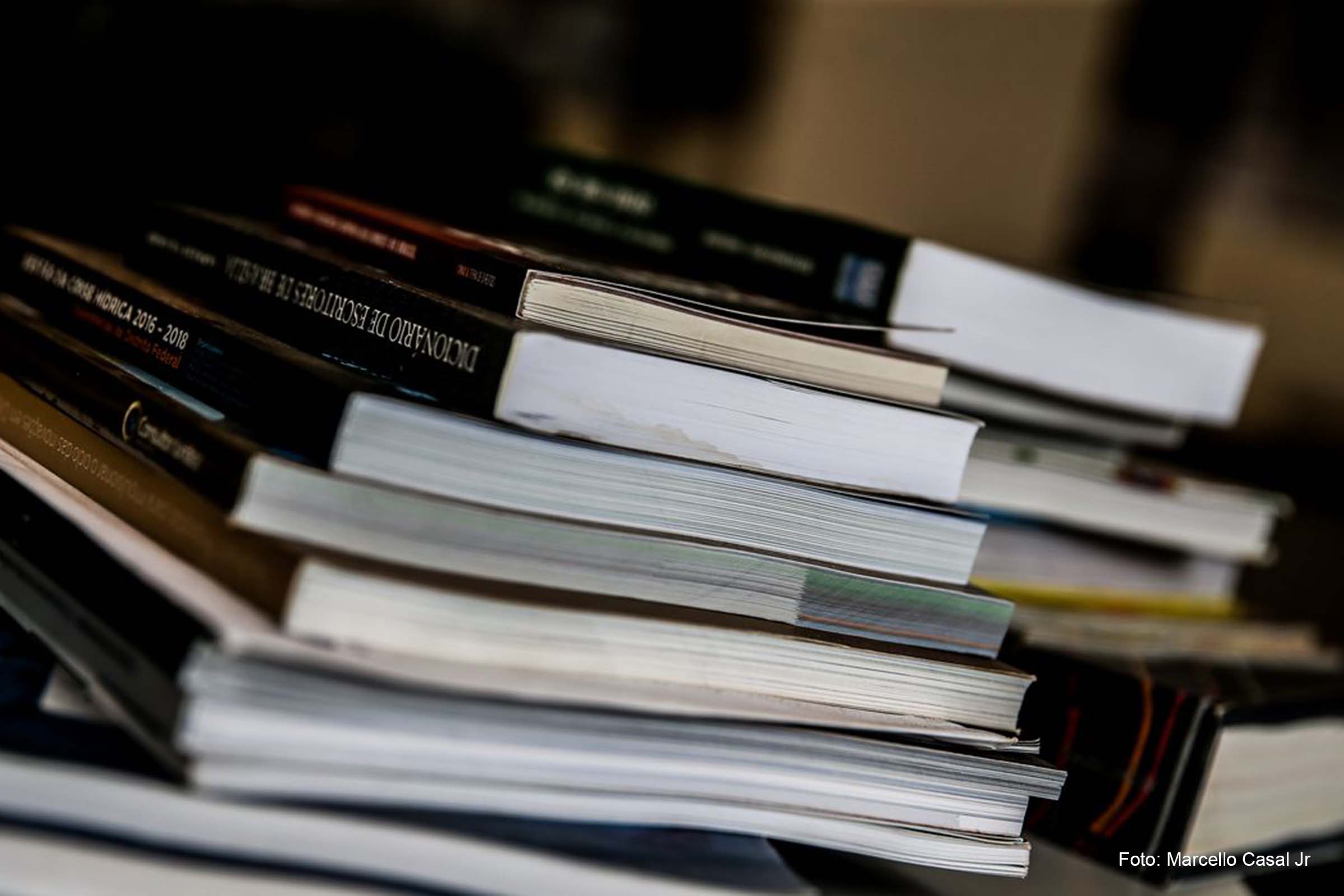 Especialistas e iniciativas buscam substituir o "juridiquês" por uma linguagem clara e acessível.