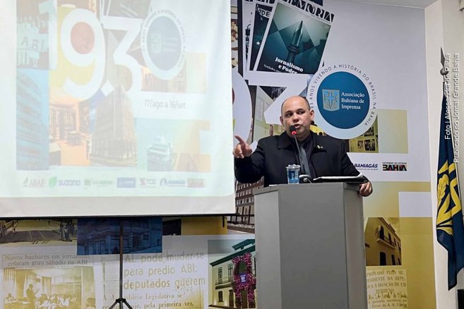 O jornalista Carlos Augusto apresentou no formato de Conferência o ‘Eixo 2’ do tema ‘Judicializando’. Evento fez parte das comemorações pelos 93 anos de fundação da ABI.