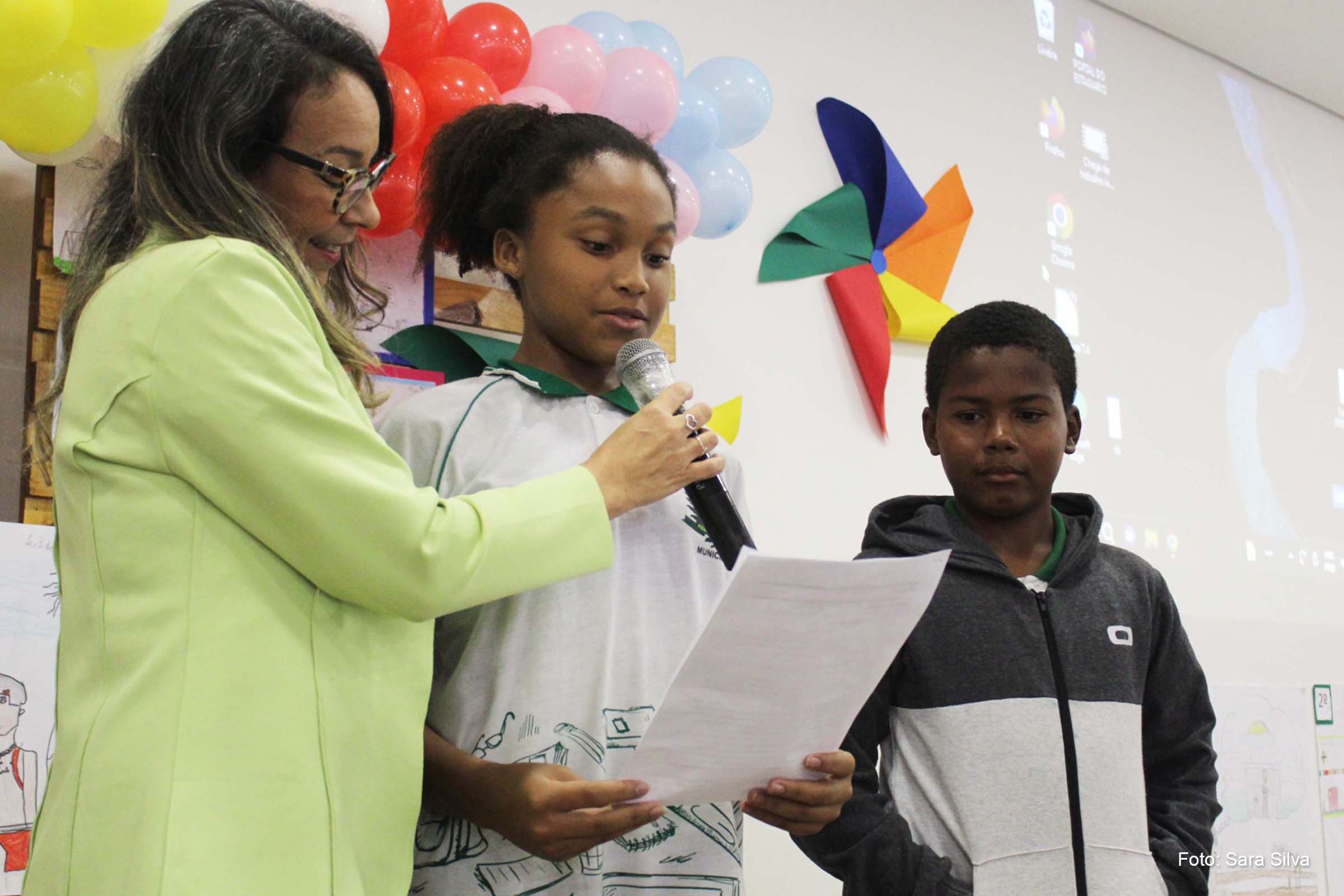 Através de música, poesia, contos e desenhos, os alunos demonstraram entendimento sobre a importância da educação.
