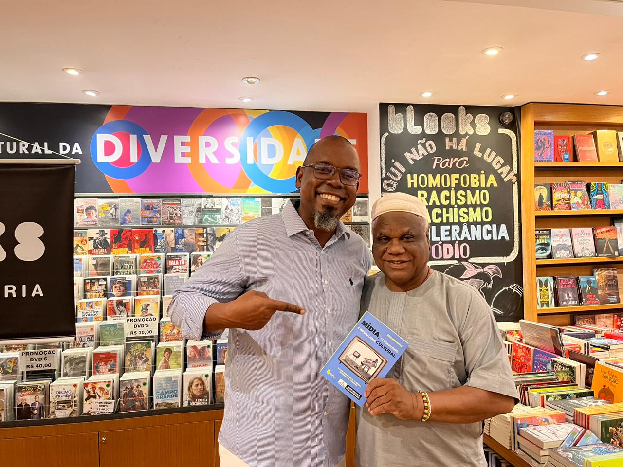 O rapper e pesquisador Richard Santos lançou o livro "Mídia, colonialismo e imperialismo cultural".