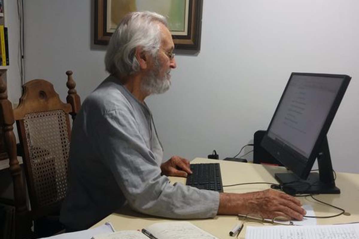 Em produção intelectual o escritor da Academia de Letras da Bahia, Antonio Brasileiro.