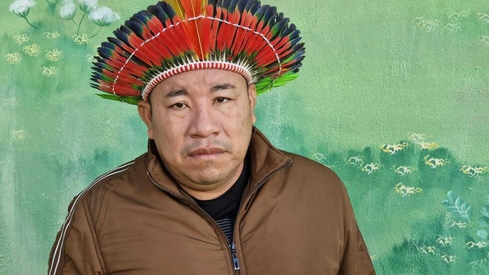 Cacique busca apoio internacional para pressionar o governo brasileiro a conter as invasões. (Foto: Valéria Maniero/RFI)