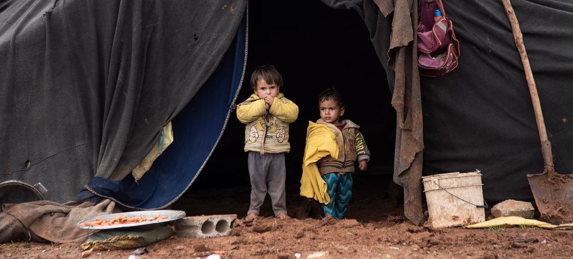 Situação econômica é considerada “extremamente grave”, com 90% da população abaixo da linha da pobreza. (Foto: Hasan Belal/Unicef)