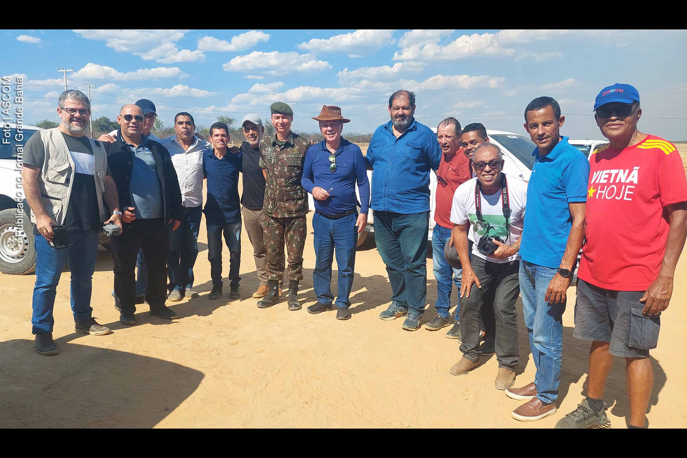 Em Passagem, povoado de Muquém do São Francisco, o deputado João Leão reuniu militares e jornalistas e abordou o interesse em transformar o 4º BEC em uma unidade militar especializada na conservação aquaviária de rios do Brasil.
