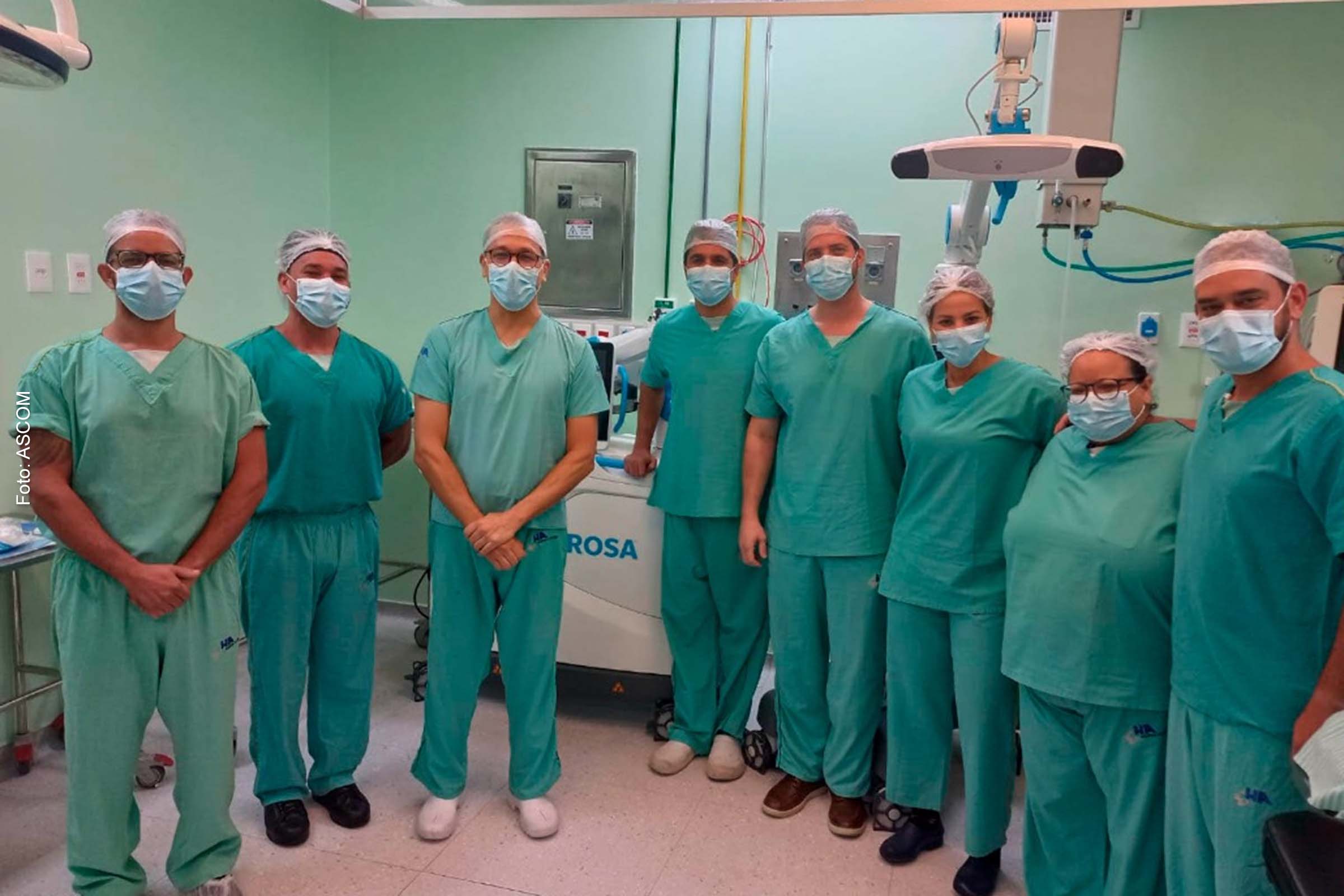 O procedimento, bem-sucedido, foi feito em paciente de 70 anos para tratar artrose, com colocação de prótese de joelho.