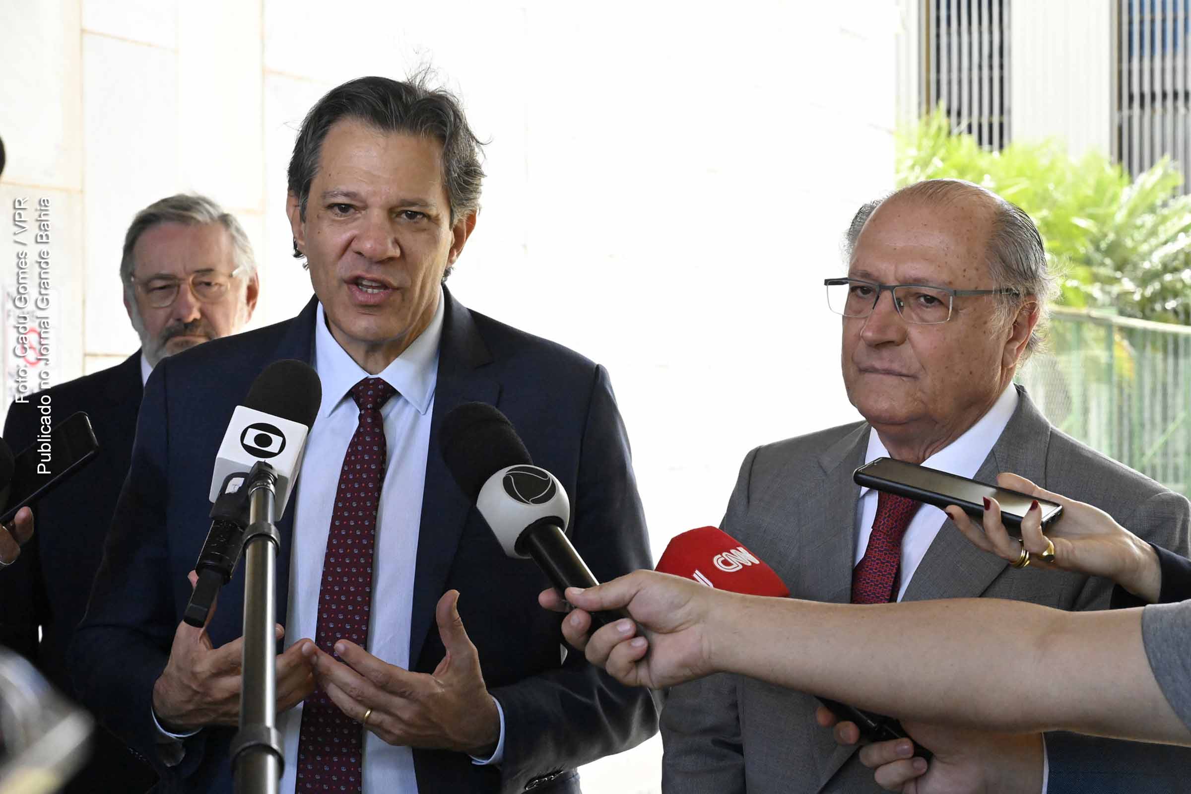 Ministro Fernando Haddad defende projetos que limitam supersalários e mudam regras de concursos públicos