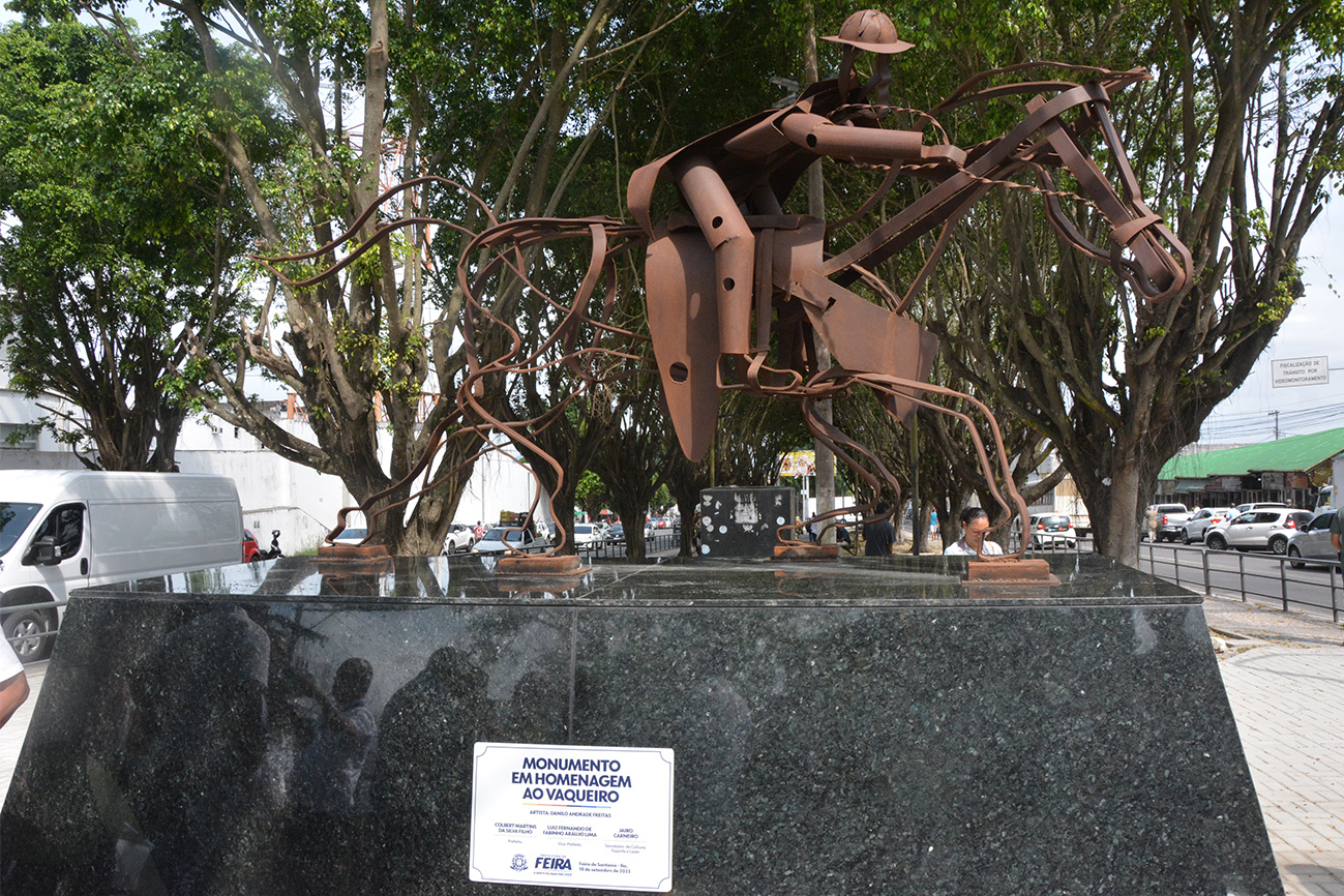 Monumento foi reinstalado na avenida Olímpio Vital e é uma homenagem à cultura local. (Foto: ACM/PMFS)