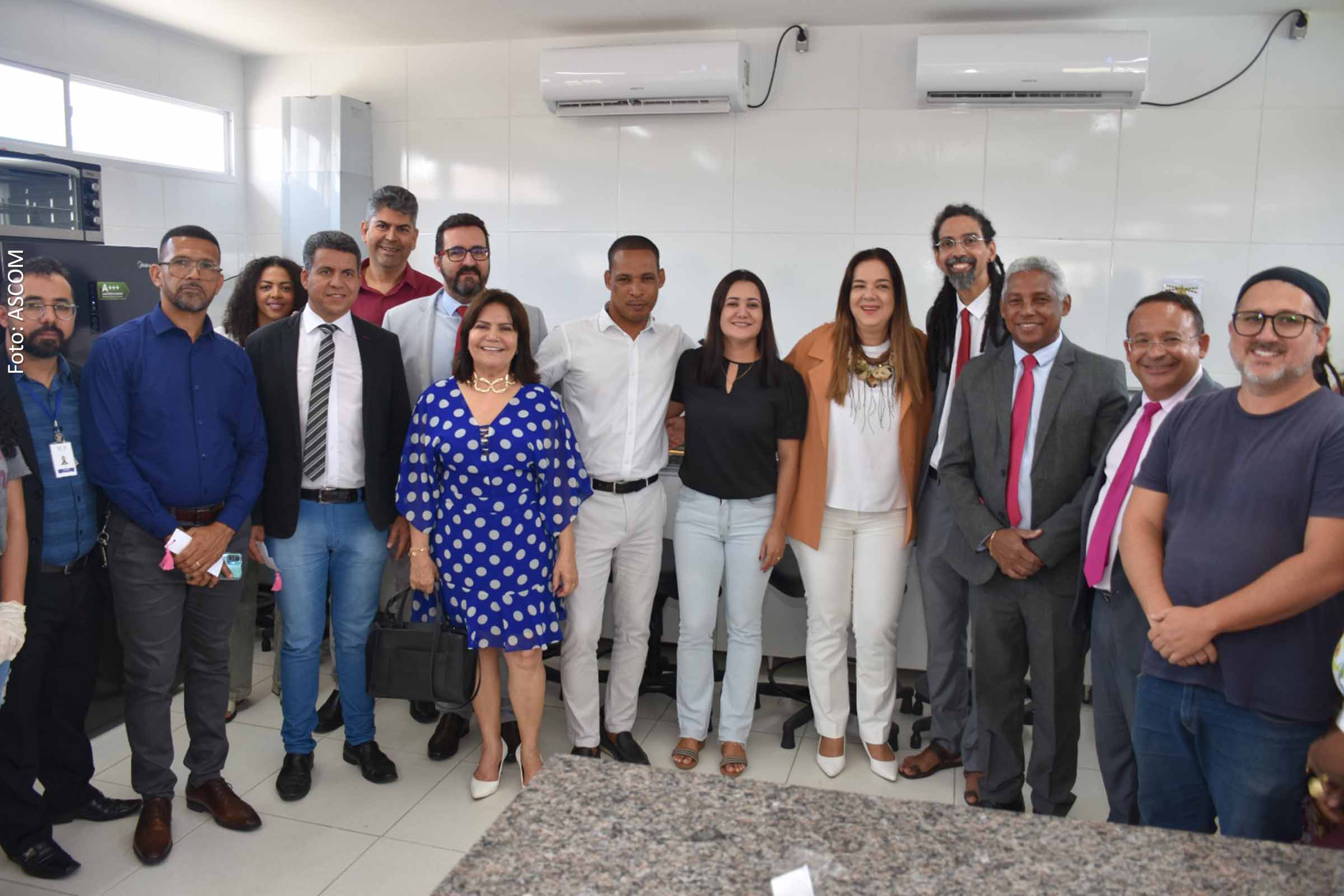 Primeira-dama Tatiana Velloso recepciona vereadores de Feira de Santana durante visita ao CETENS da UFRB; Comitiva da Câmara conheceu projetos de inovação tecnológica