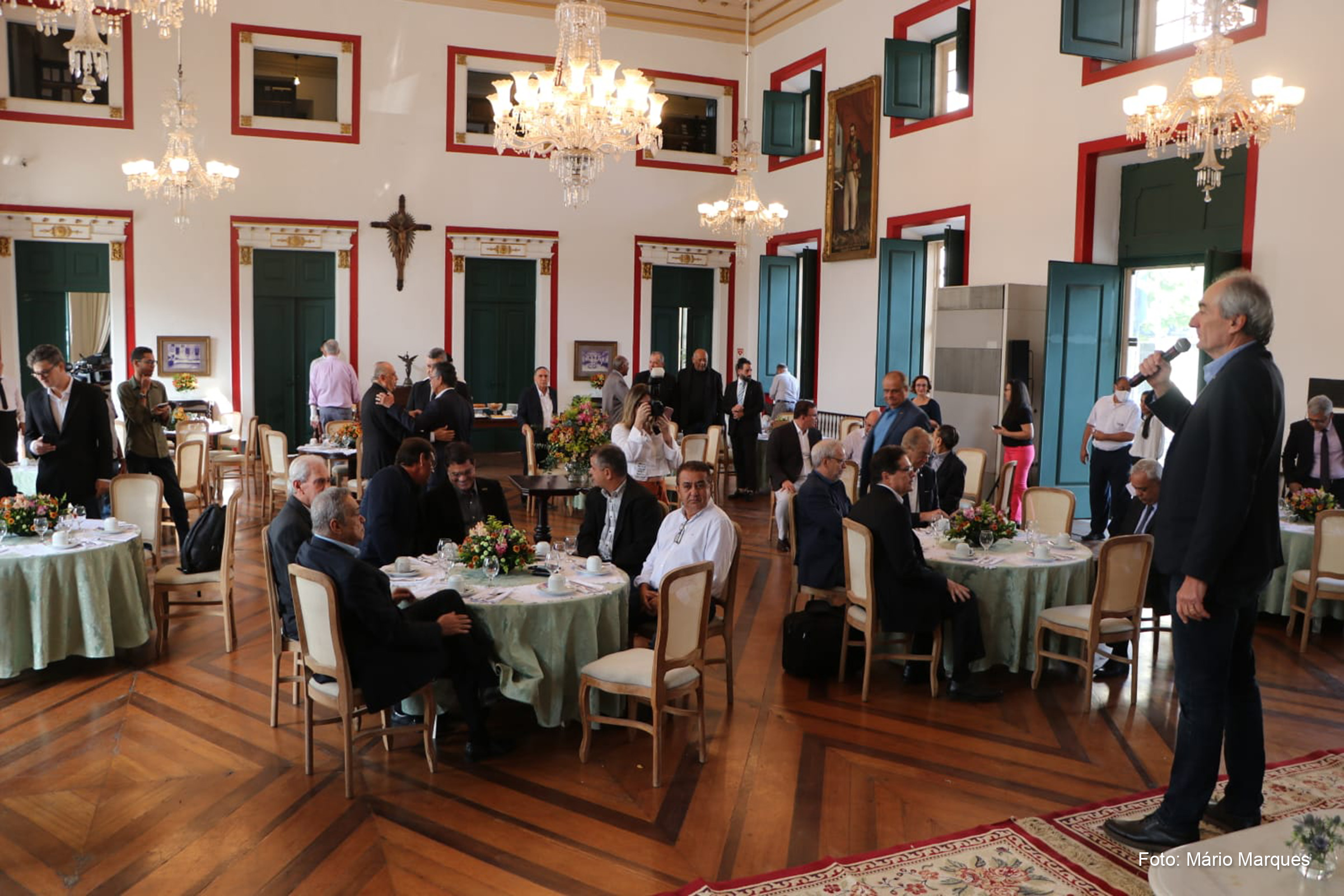 A atividade reuniu associações, empresários e representantes de instituições públicas.