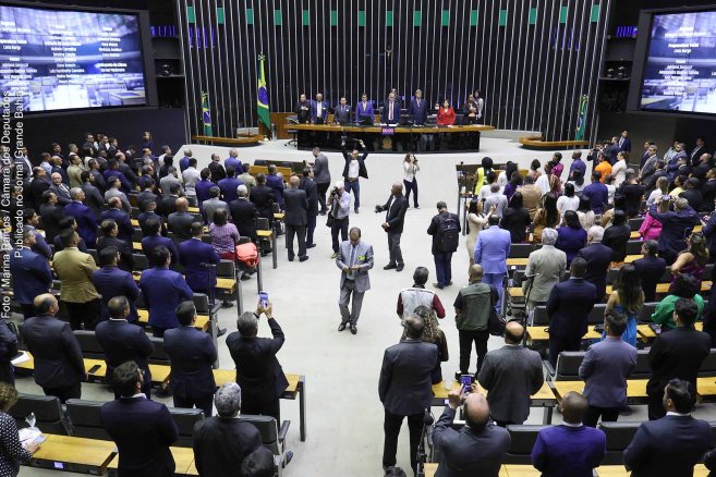 Realizada na Câmara dos Deputados, sessão especial pelos 190 anos de emancipação política de Feira de Santana foi presidida pelo deputado federal José Cerqueira Neto (Zé Neto, PT-BA).