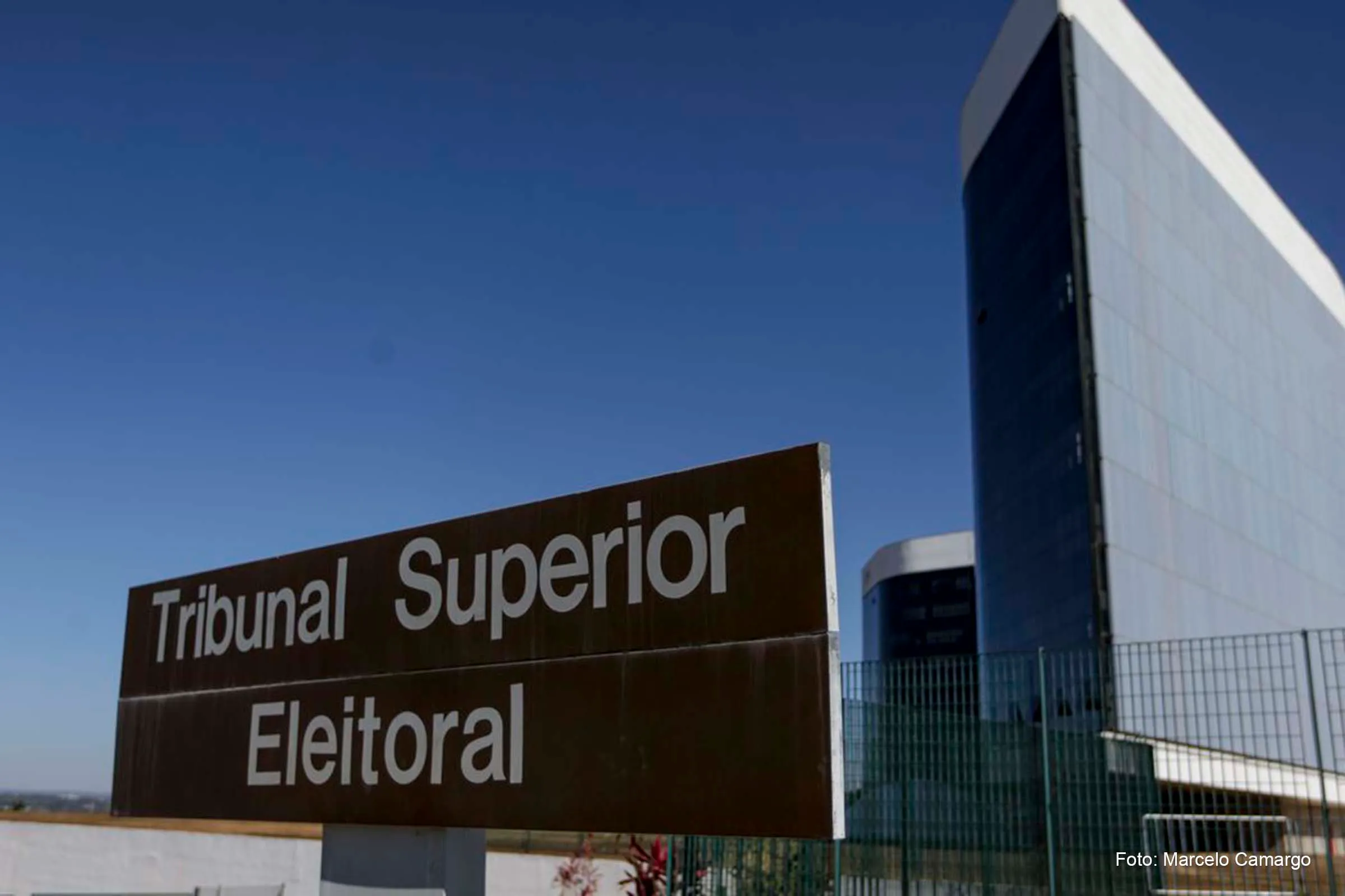 A defesa da coligação de Bolsonaro negou as acusações e se manifestou contra a aplicação da multa.