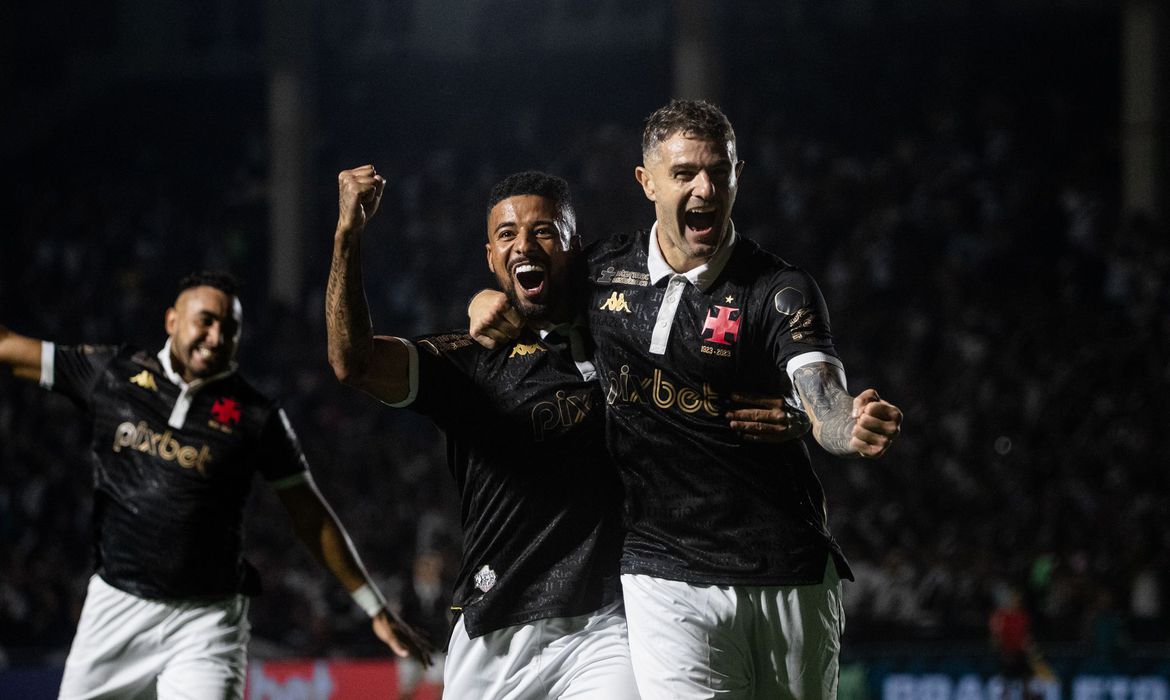 Torcida voltou a São Januário após a interdição do estádio. (Foto: Leandro Amorim/Vasco)