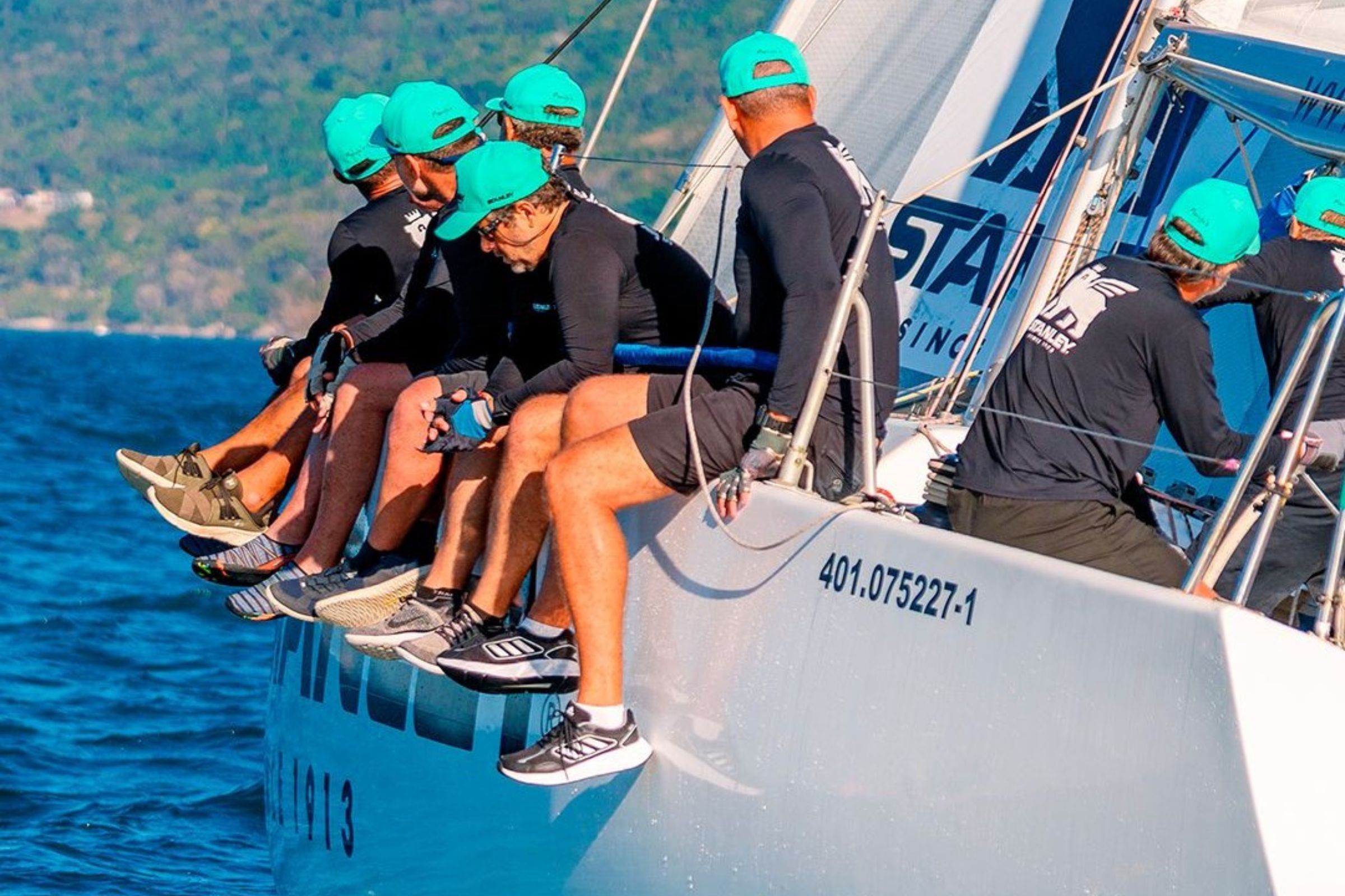 Os irmãos Wicks têm um histórico de sucesso em regatas no Brasil, incluindo títulos na Regata Recife. (Foto: Ádamo Mello)