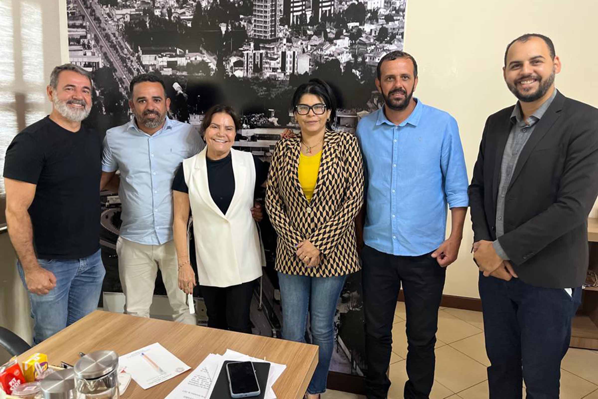 Vereadora Eremita Mota, presidente do legislativo de Feira de Santana, recebe colegas de Morro do Chapéu.