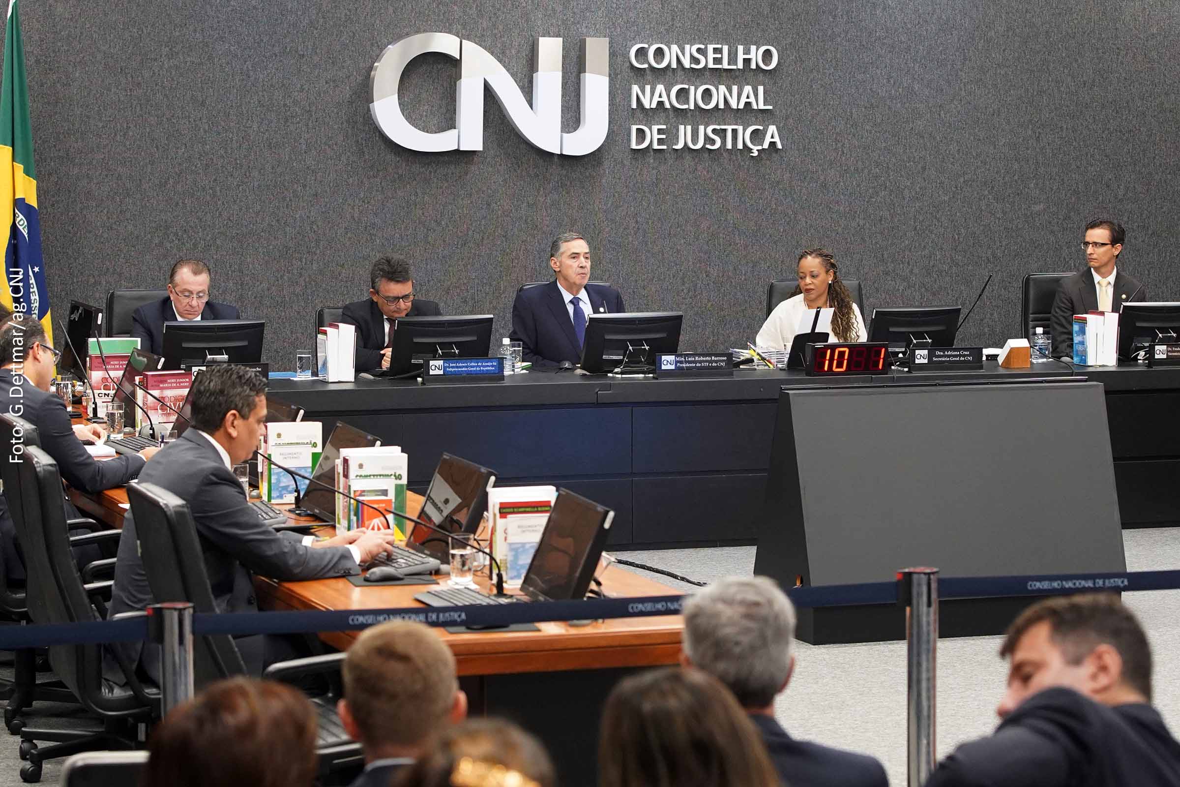 Conselho Nacional de Justiça (CNJ) aprova resolução unânime para garantir igualdade de direitos e deveres entre juízes e integrantes do Ministério Público.