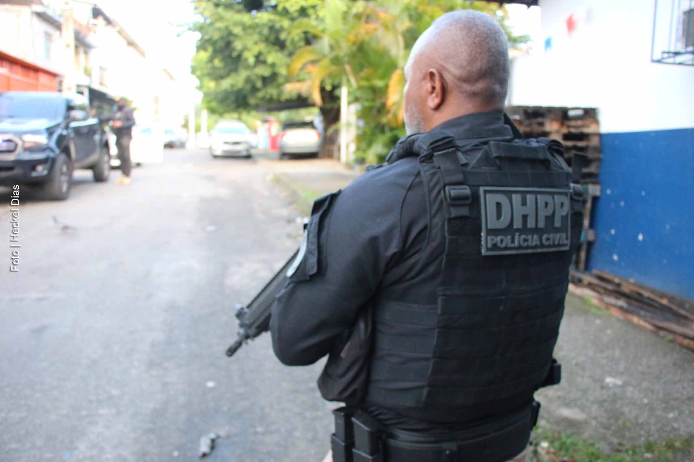 Agentes da DHPP da Polícia Civil da Bahia.