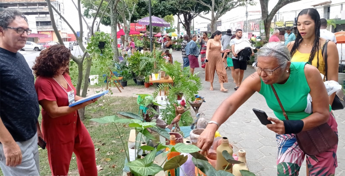 Feira de antiguidades, artigos artesanais e obras de arte encantam os visitantes em evento apoiado pela Prefeitura de Feira de Santana. (Foto: Divulgação)
