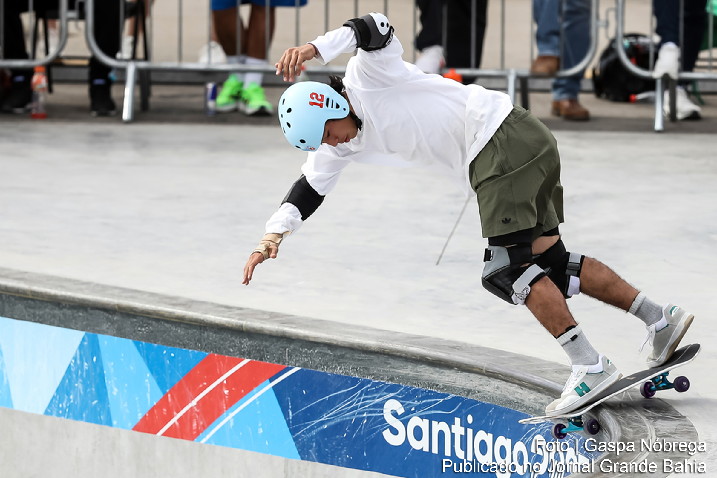 Augusto Akio garante medalha de prata no skate park em Santiago 2023