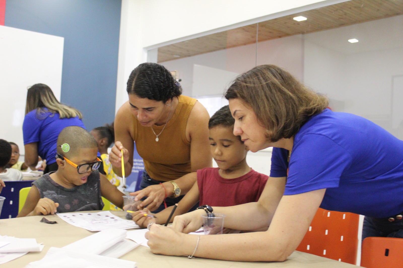 A iniciativa visa sensibilizar a sociedade sobre as lutas e conquistas das pessoas surdas. (Foto: Sara Silva/PMFS)