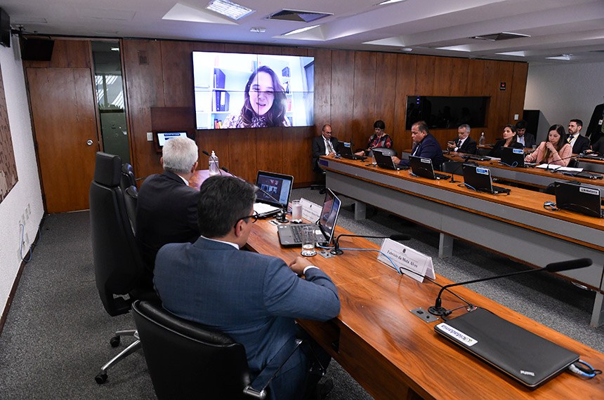 Debatendo o futuro da inteligência artificial no Brasil, especialistas pedem regulamentação clara sem sufocar o investimento no setor. (Foto: Jefferson Rudy/Agência Senado)