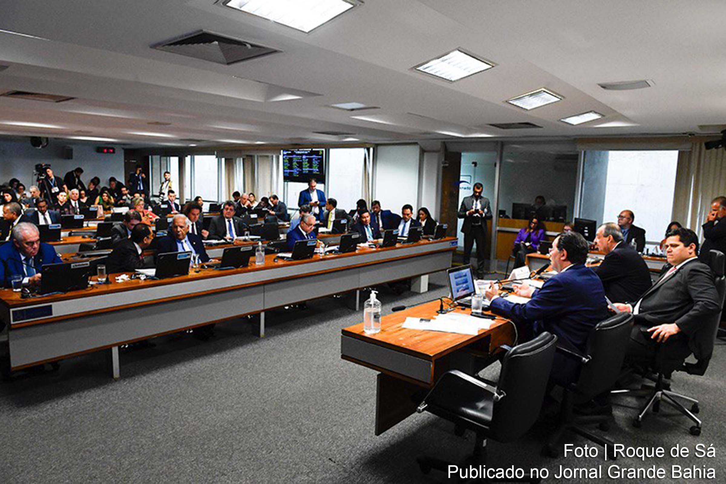 O senador apresentou um substitutivo com mudanças significativas na Reforma Tributária.