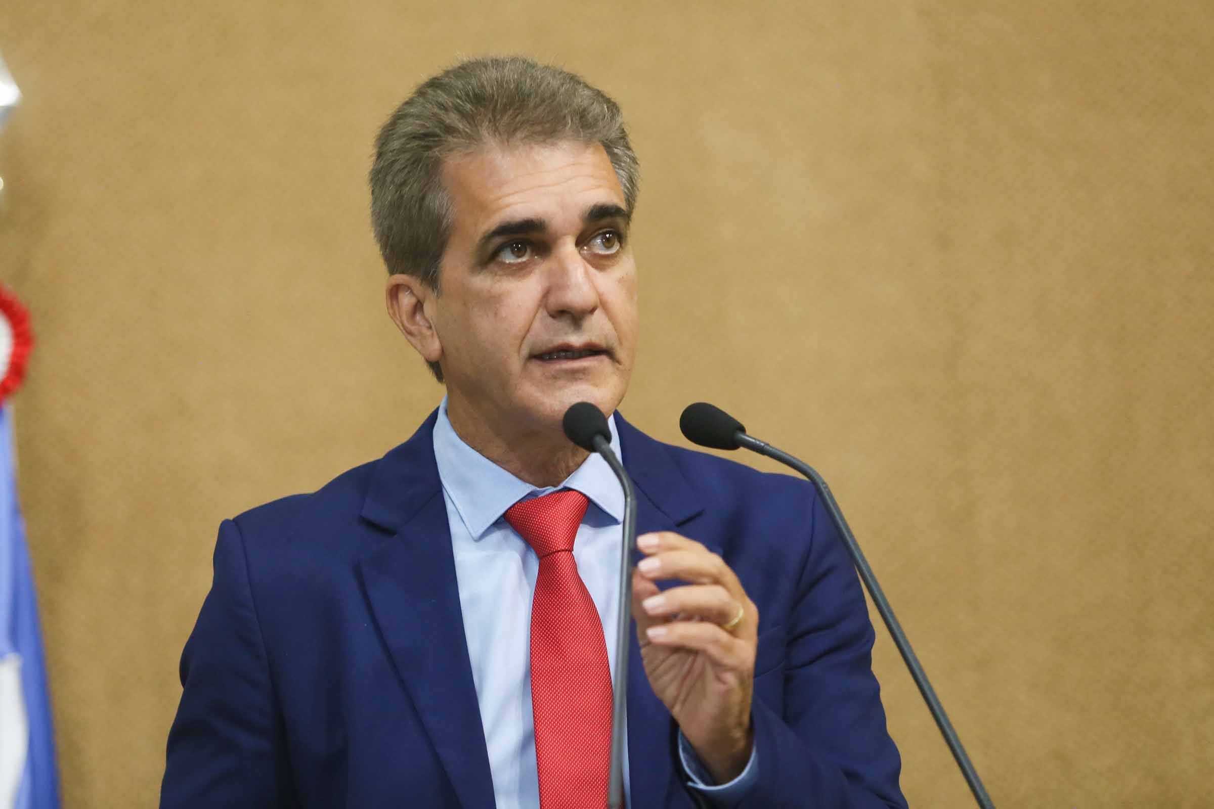 Deputado Robinson Almeida denuncia sucateamento do transporte público de Salvador e critica prefeito Bruno Reis