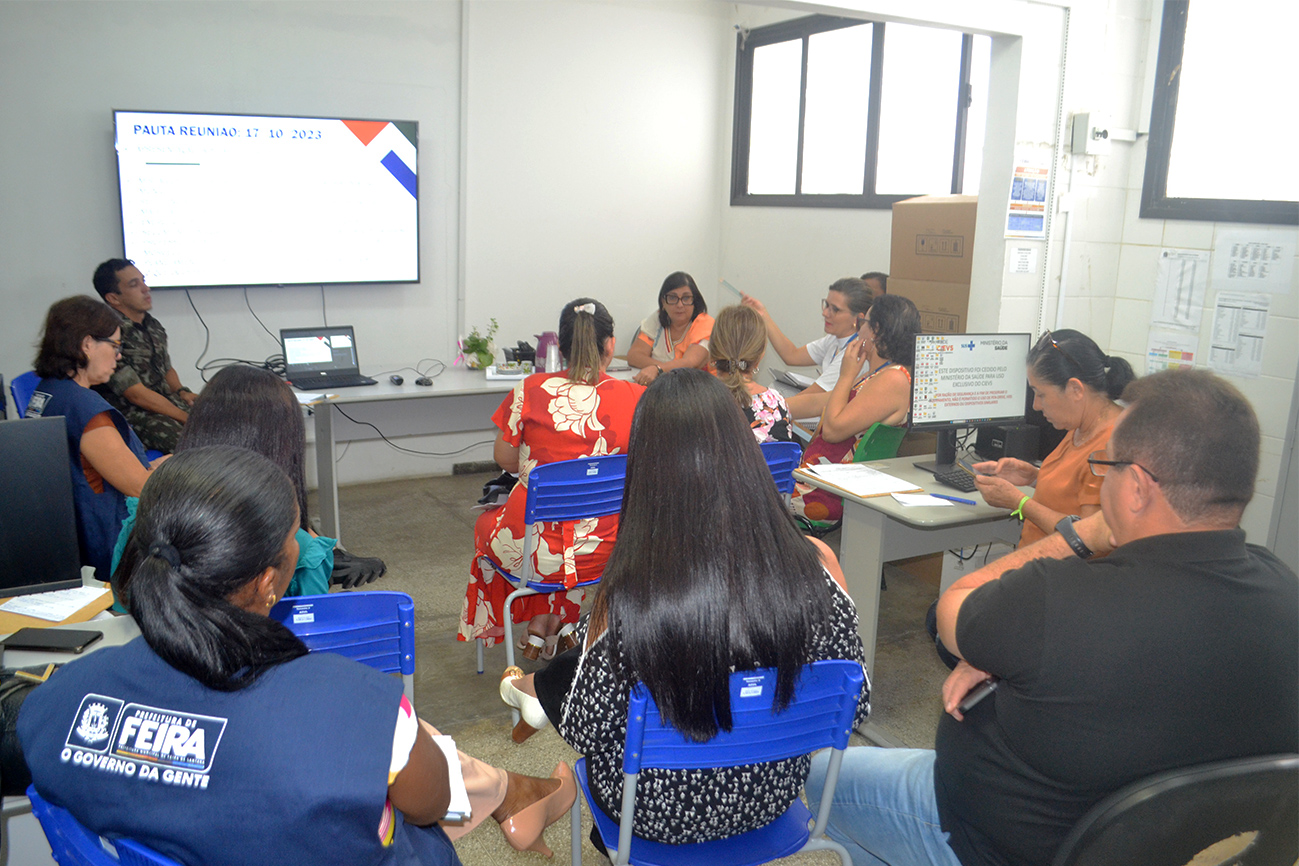 Comitê de Monitoramento alinha ações para controlar e prevenir a raiva animal em Feira de Santana (Foto: Thiago Paixão/PMFS)