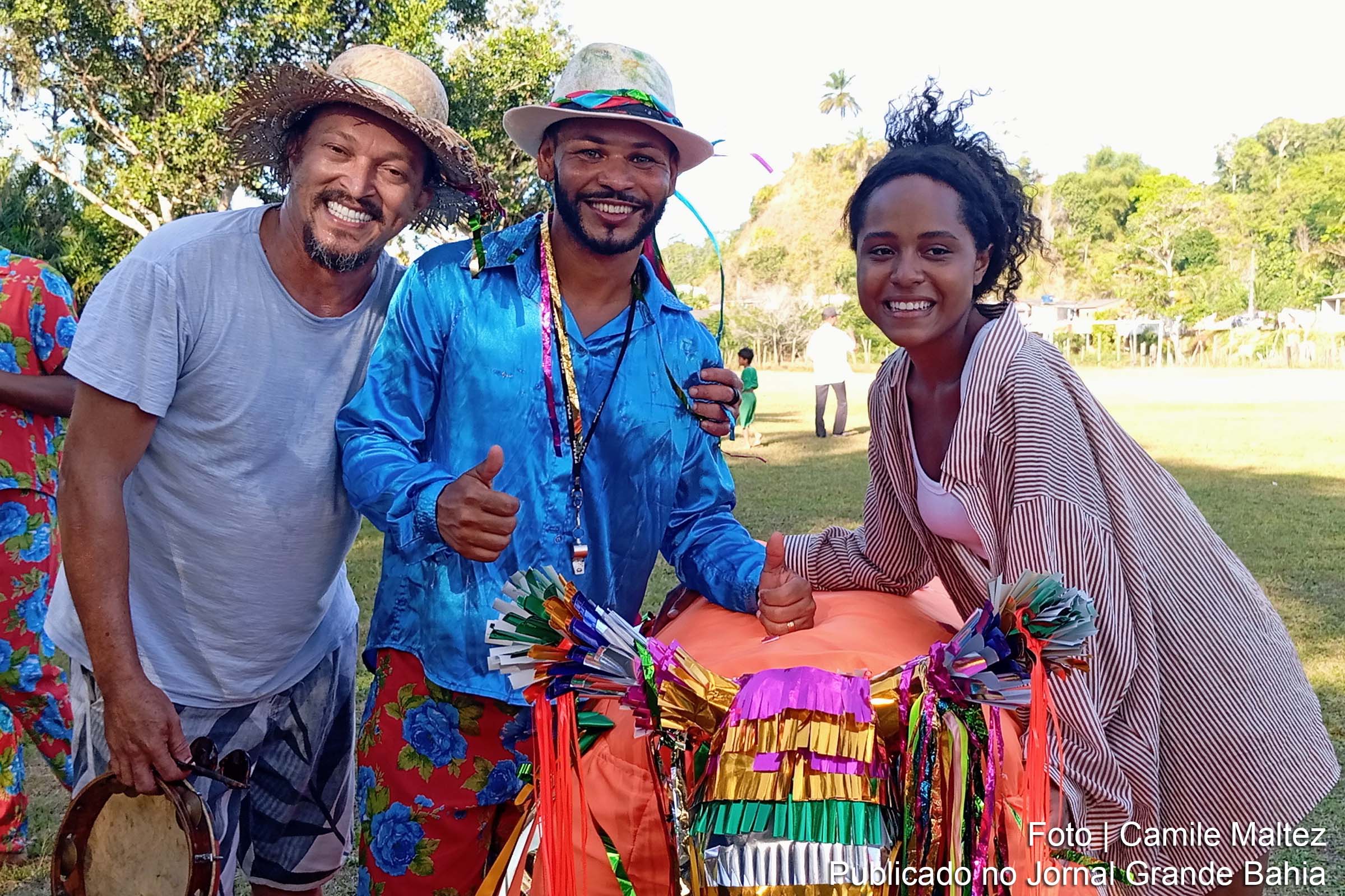 Fábio Lago e Duda Santos, do elenco do remake da novela Renascer, fazem imersão de dois dias com o Bumba Meu Boi de Seu Oreco, da comunidade de Urucutuca.