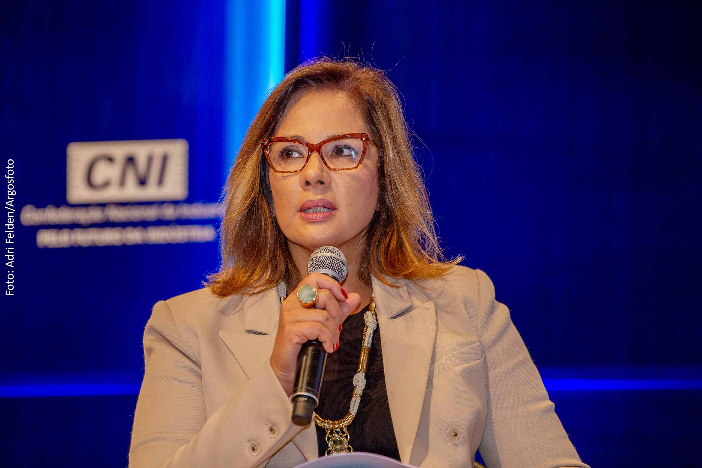 Para a CNI, o Brasil precisa de mais investimentos em inovação e uma revisão da Lei do Bem, dia Gianna Sagazio, diretora de Inovação da CNI.