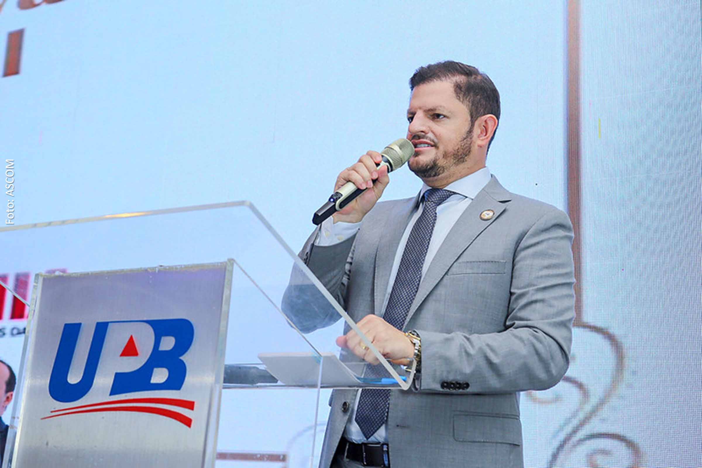 Prefeitos buscam alívio financeiro em mobilização em Brasília; Presidente da UPB alerta para crise orçamentária de município da Bahia