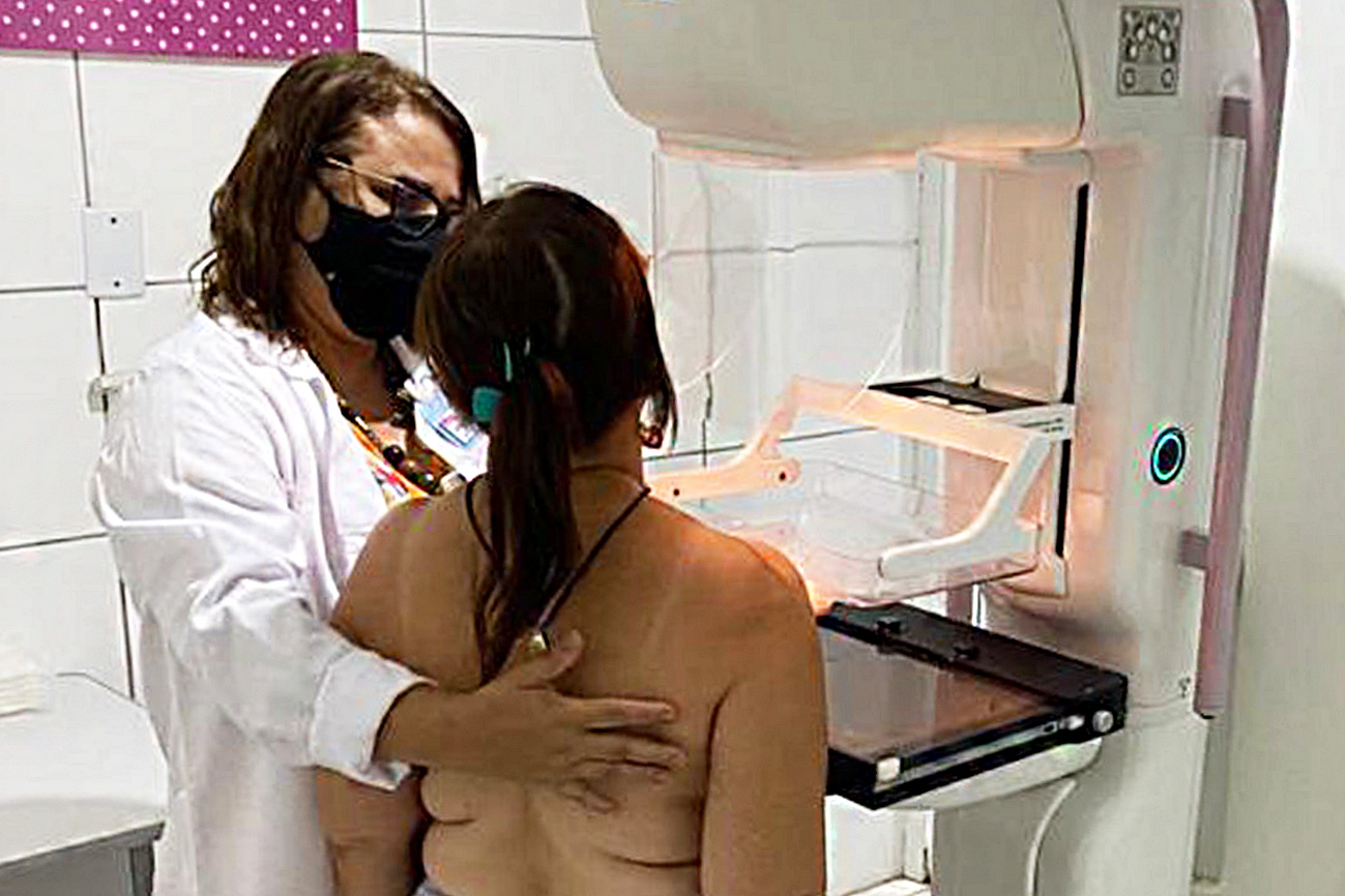 Campanha de conscientização reforça a importância da prevenção do câncer de mama. (Foto: Fatima Brandão/PMFS)