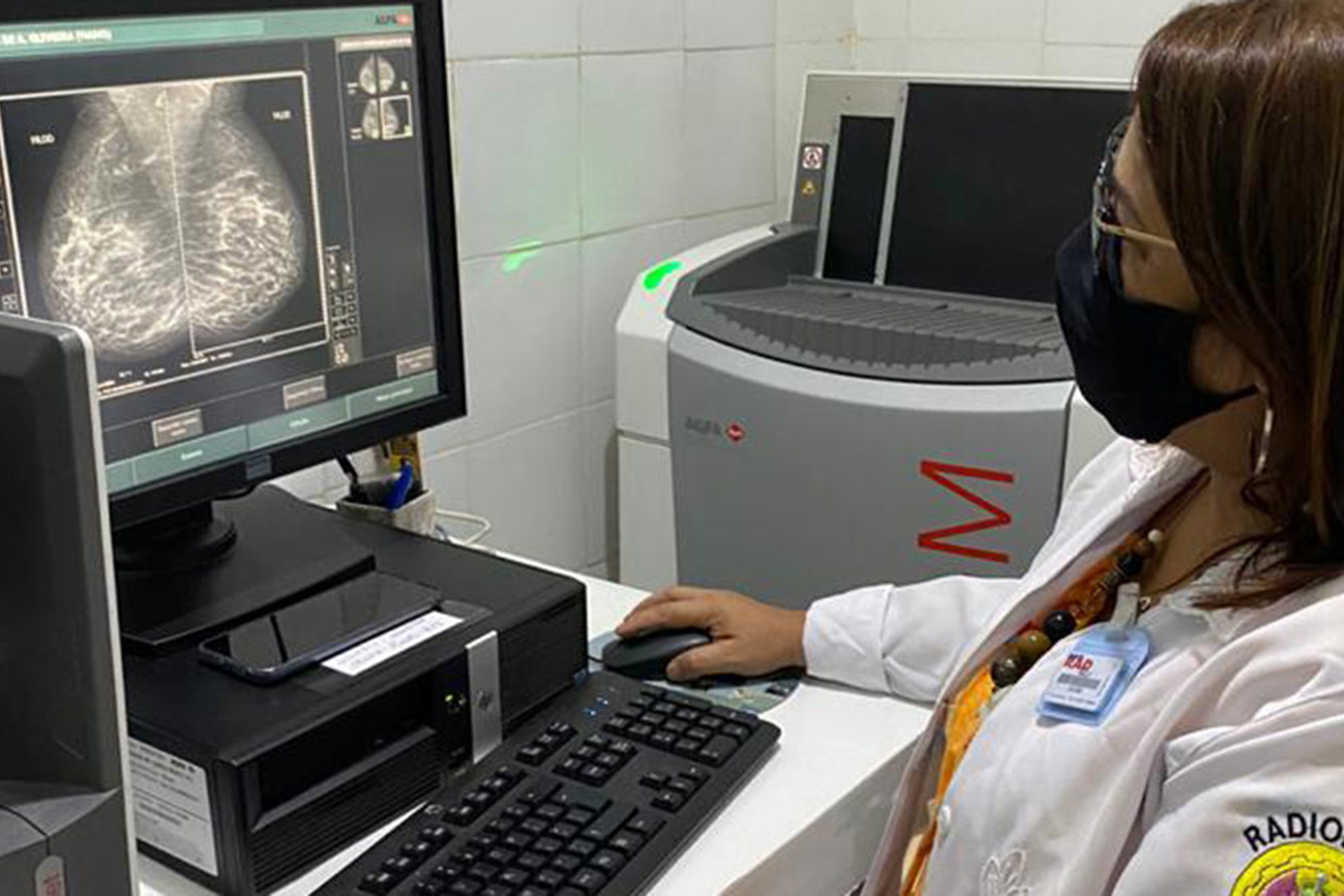 Unidades de saúde gerenciadas pela Fundação Hospitalar se unem em conscientização e prevenção ao câncer de mama e colo do útero. (Foto: Fátima Brandão/PMFS)