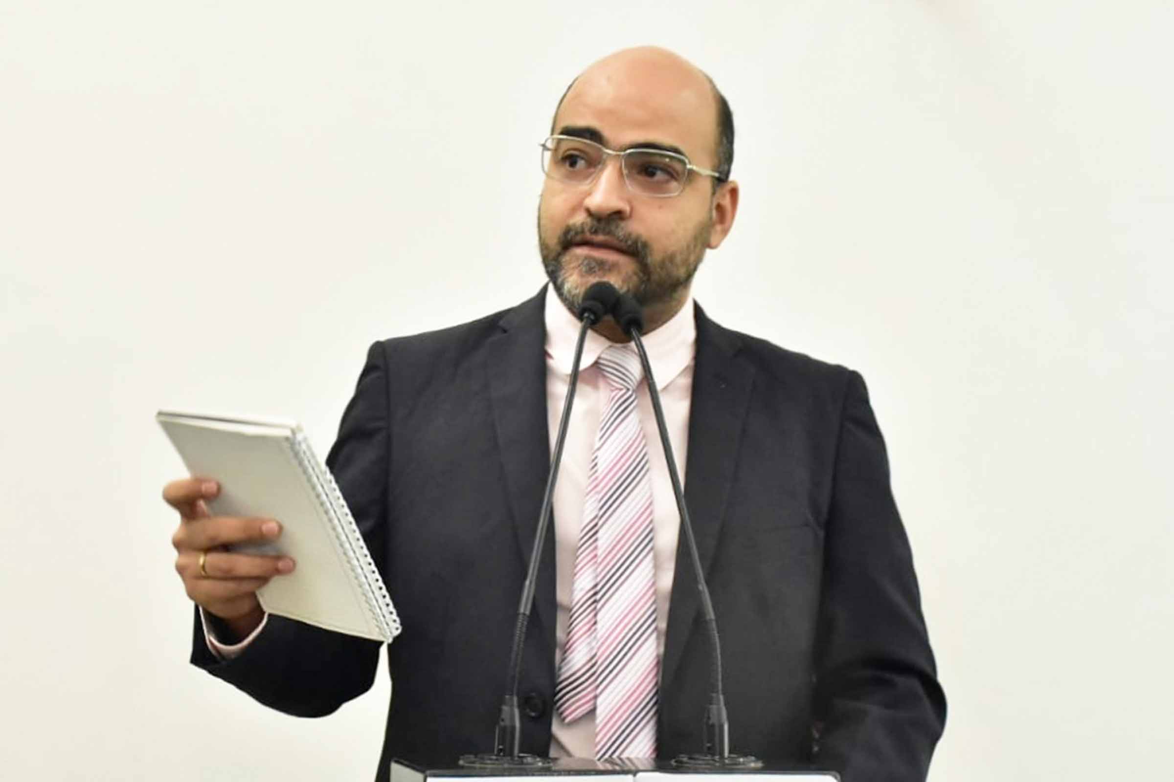 Crise hídrica em Feira de Santana leva a disputas políticas em meio à escassez; Secretário municipal critica vereador