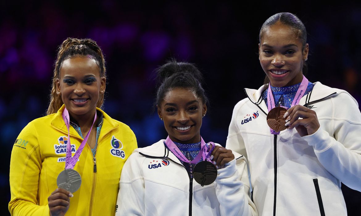 Ginasta brasileira soma mais uma medalha ao seu impressionante histórico de conquistas internacionais. (Foto: Yves Herman/Reuters)