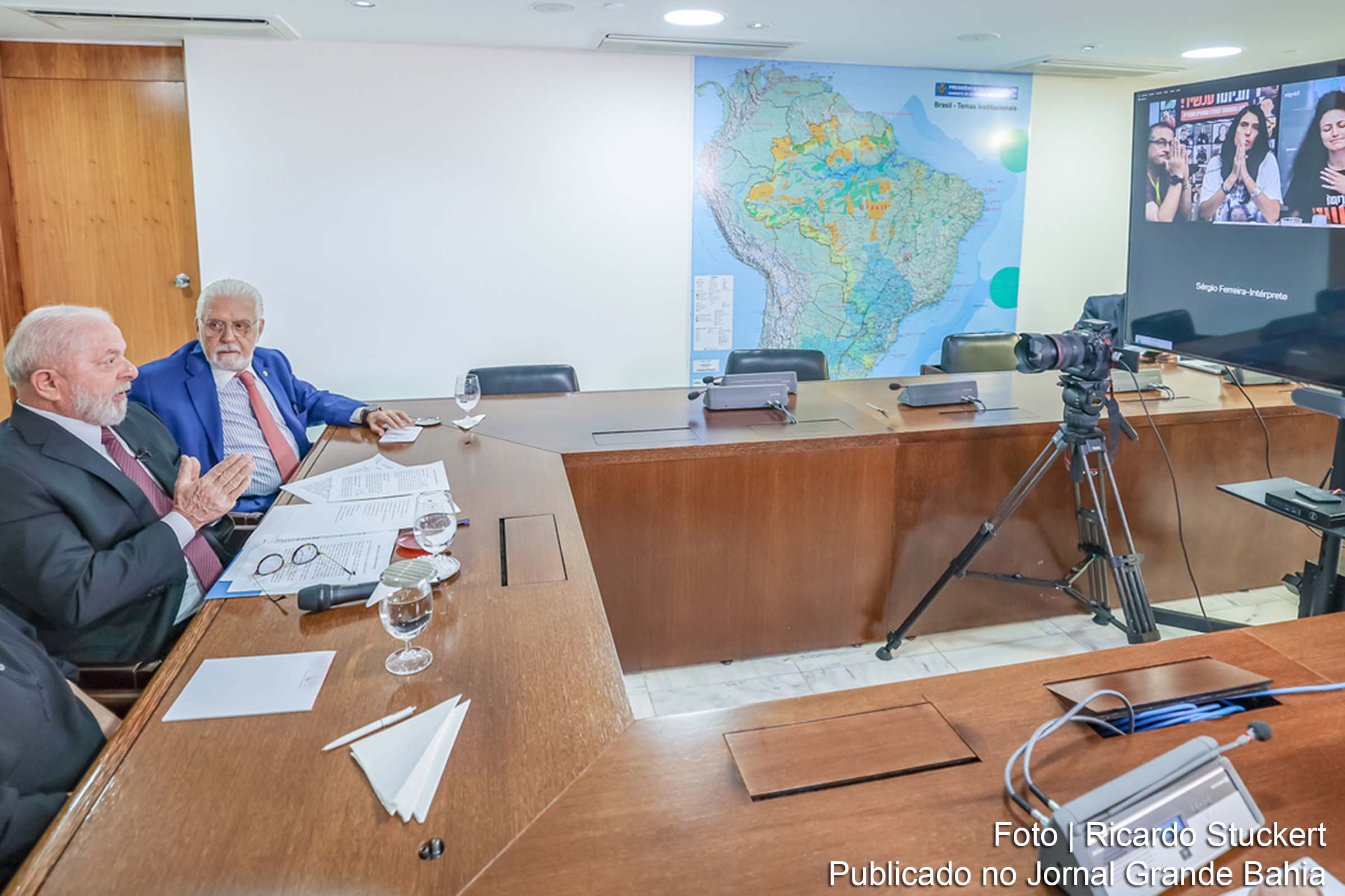 Presidente Lula em videoconferência com familiares de desaparecidos em Gaza.