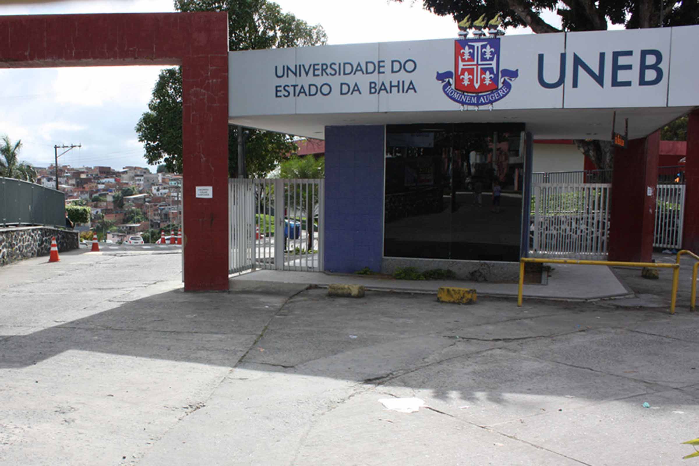 Professores das universidades estaduais da Bahia agendam paralisação por 24 horas; Mobilização compromete qualidade do ensino público