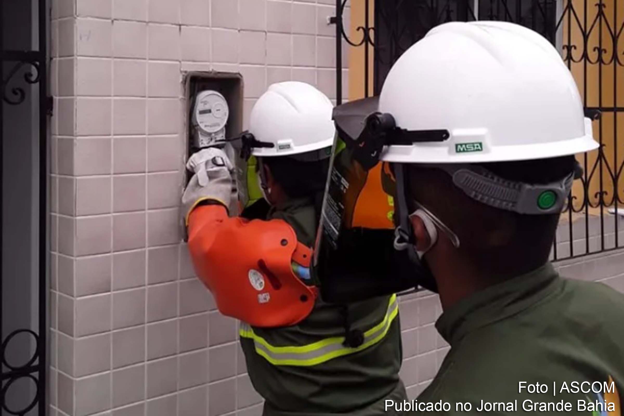 Feira de Santana: Clientes da Coelba e Embasa já podem quitar débitos de água e energia no ato de corte do serviço