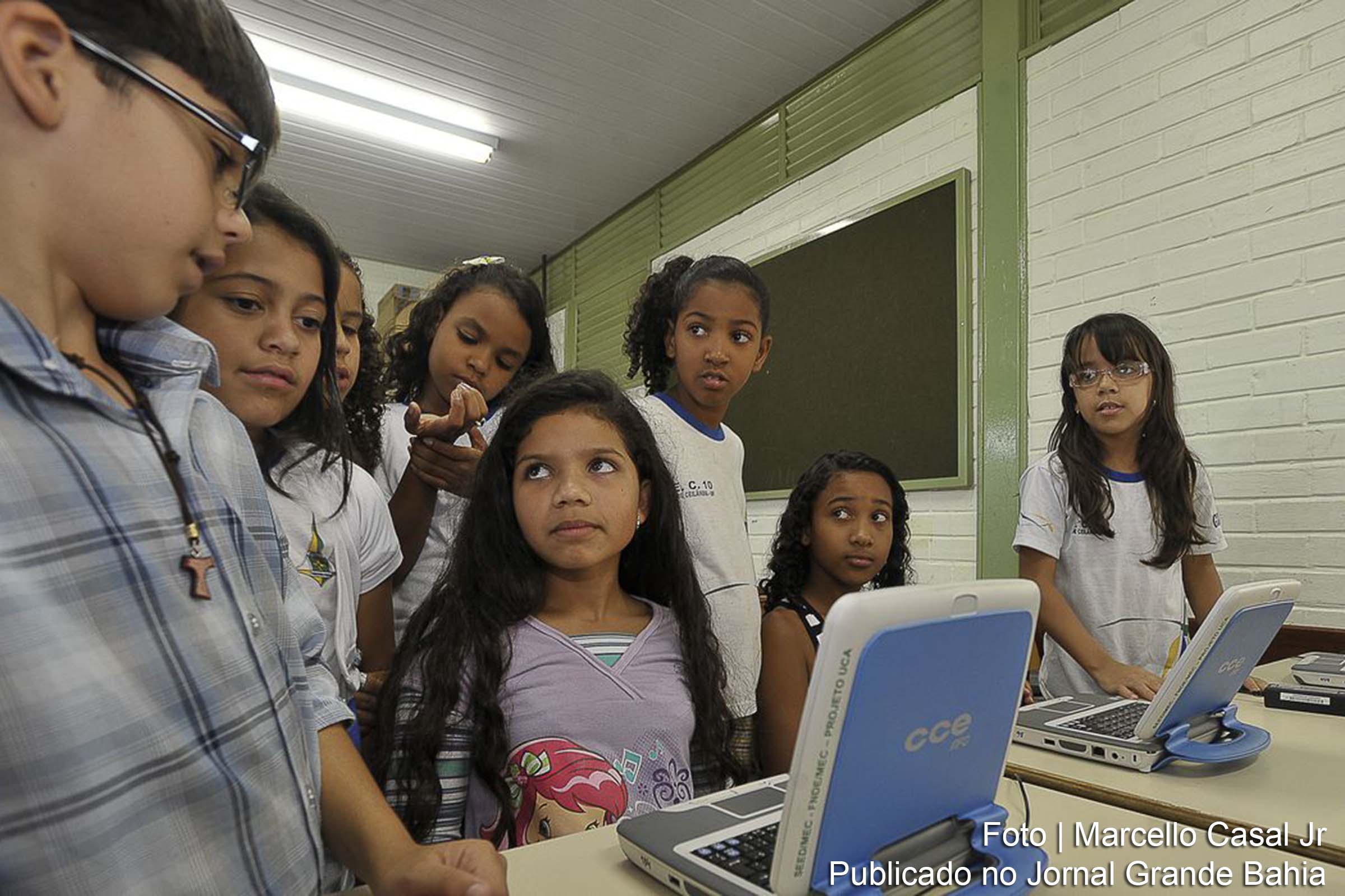 Levantamento do Ministério da Educação aponta que a falta de conectividade ideal nas escolas prejudica estudantes e professores na Bahia.
