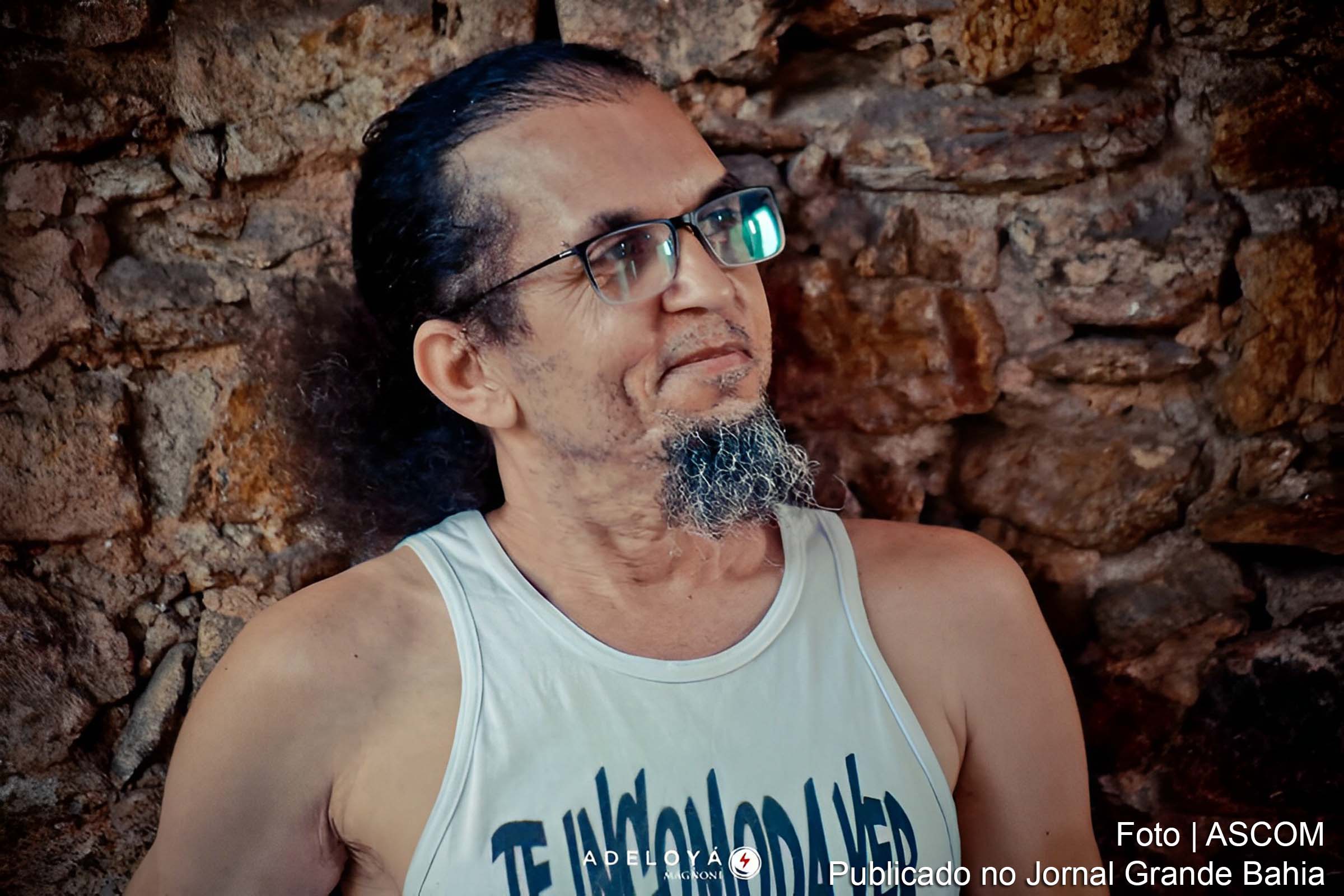 O escritor e jornalista apresenta sua mais recente obra, "Poemário aos meus Deuses - ou Cate-Cisma", na renomada Festa Literária Internacional de Cachoeira.