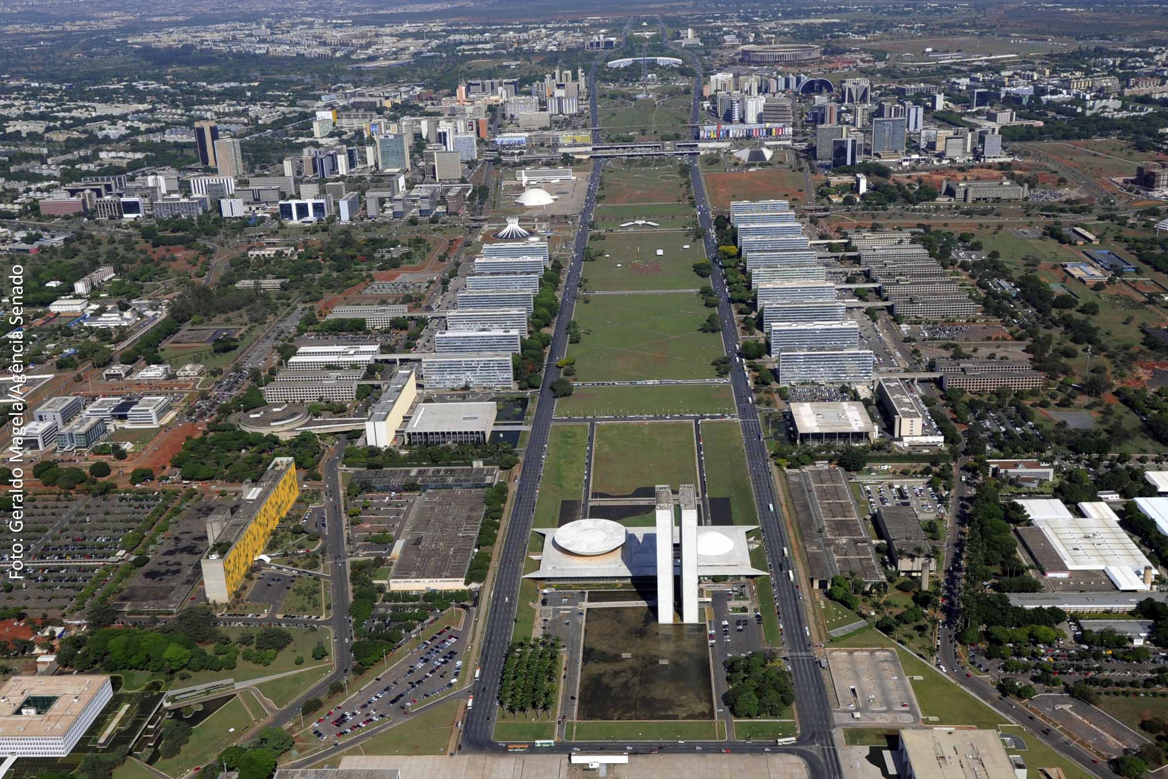 Relatório da Instituição Fiscal Independente (IFI) destaca desafios econômicos no Brasil.