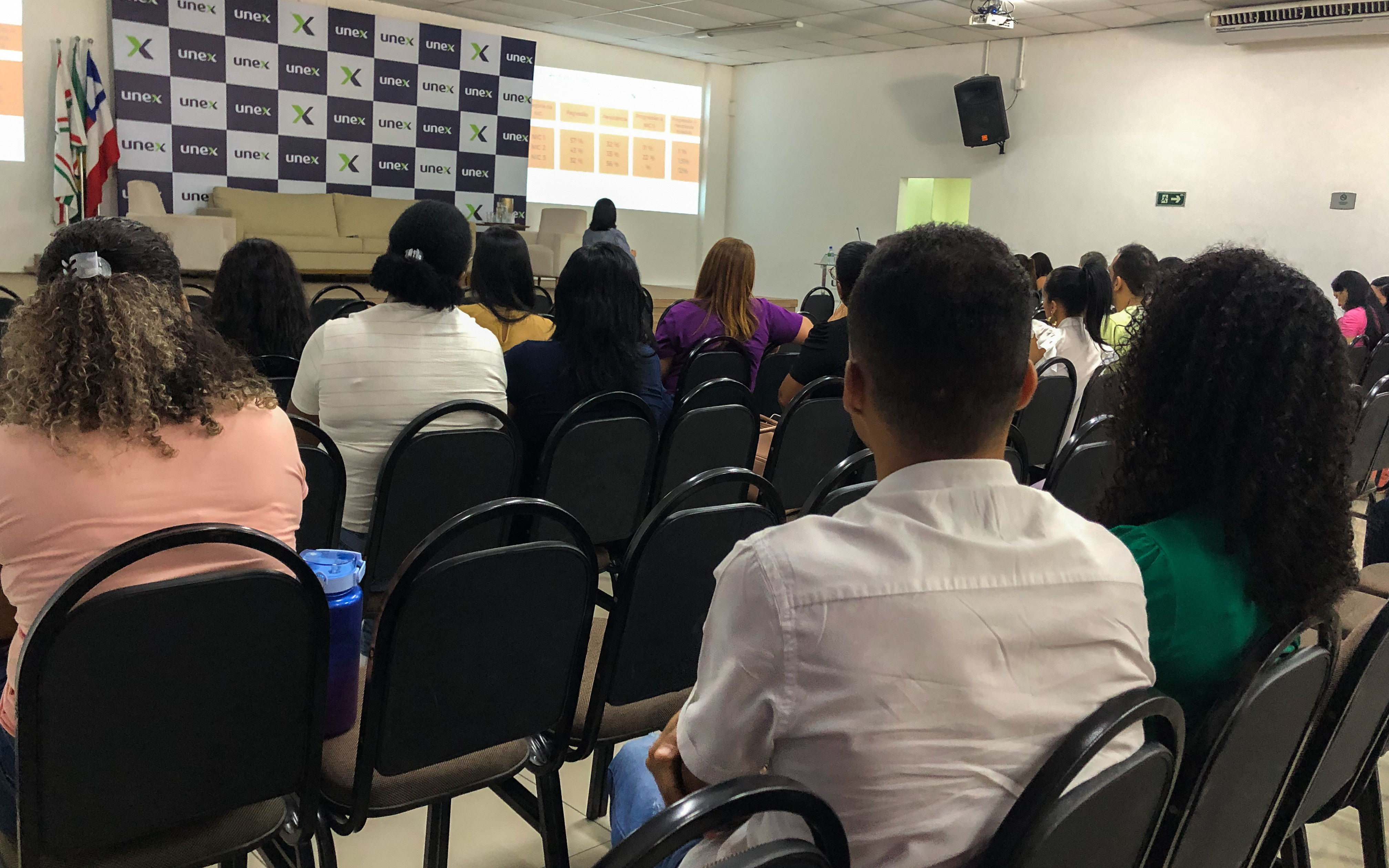 Enfermeiros participam de capacitação sobre prevenção ao câncer de colo de útero. (Foto: Danielly Freitas/PMFS)
