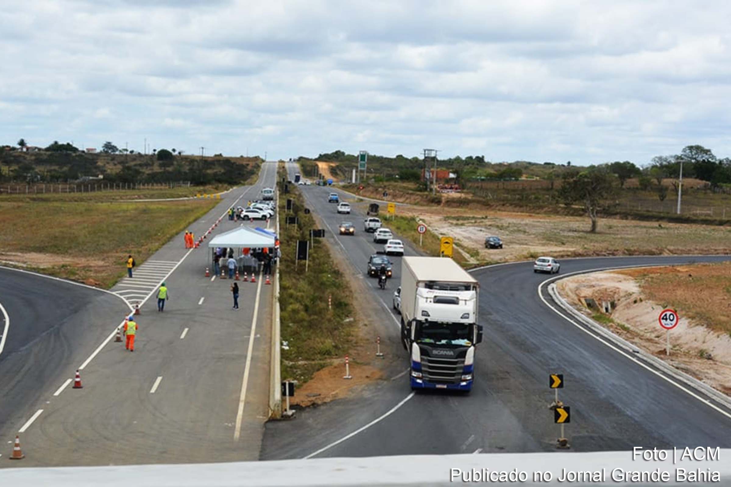 Moradores de bairros afetados por obras na Contorno pedem a construção de passarelas para garantir mobilidade segura.