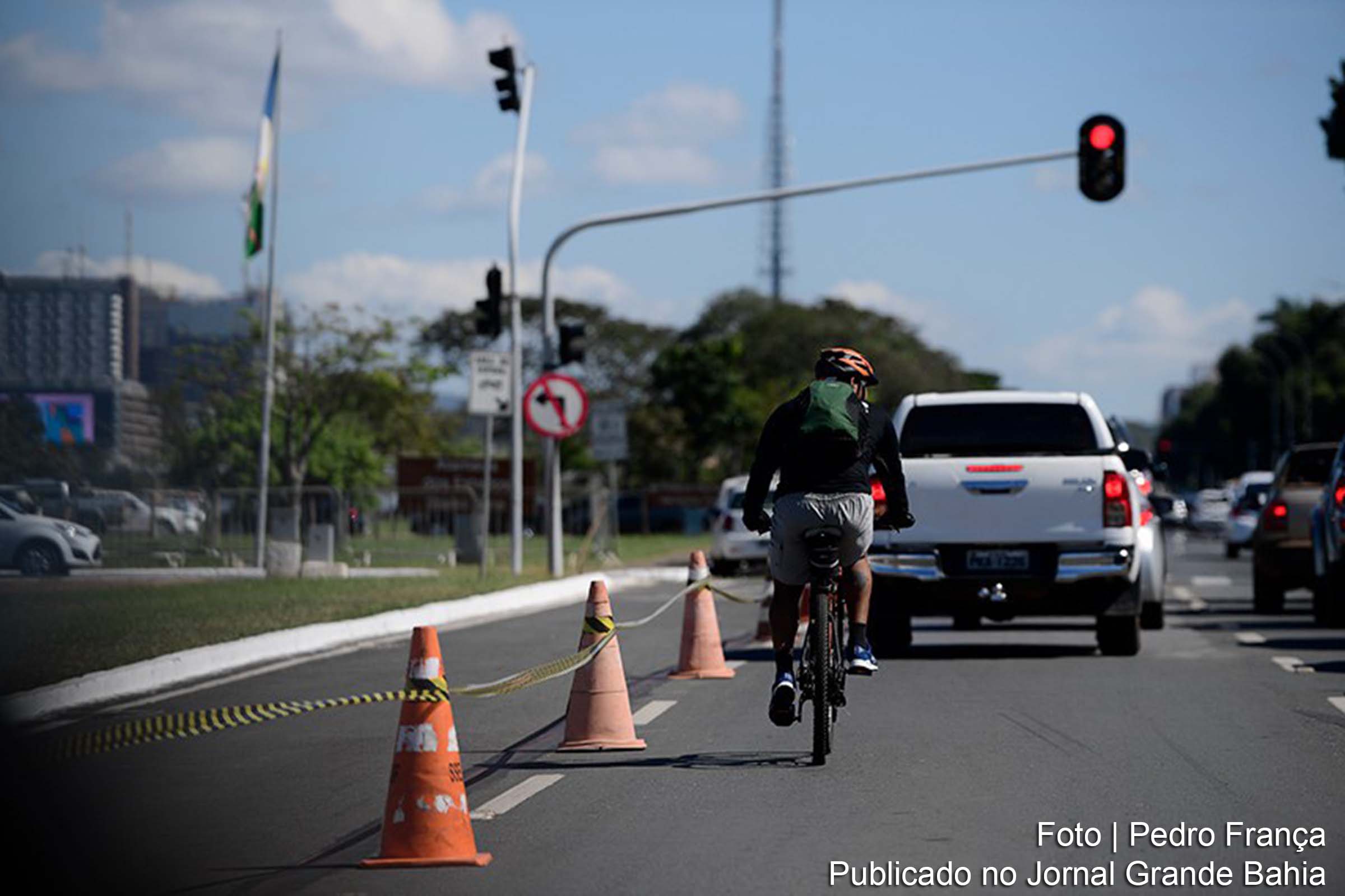 Presidente Lula da Silva sanciona Lei 14.729, que estimula a prática do ciclismo e busca integrar diferentes modais no transporte urbano, ampliando diretrizes da política urbana.