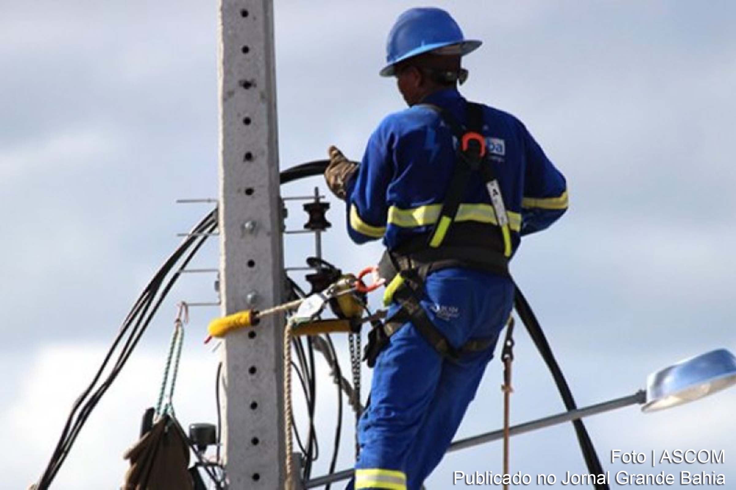 Coelba descumpre lei que permite quitação de débito no ato de corte do serviço de energia em Feira de Santana, denuncia vereador
