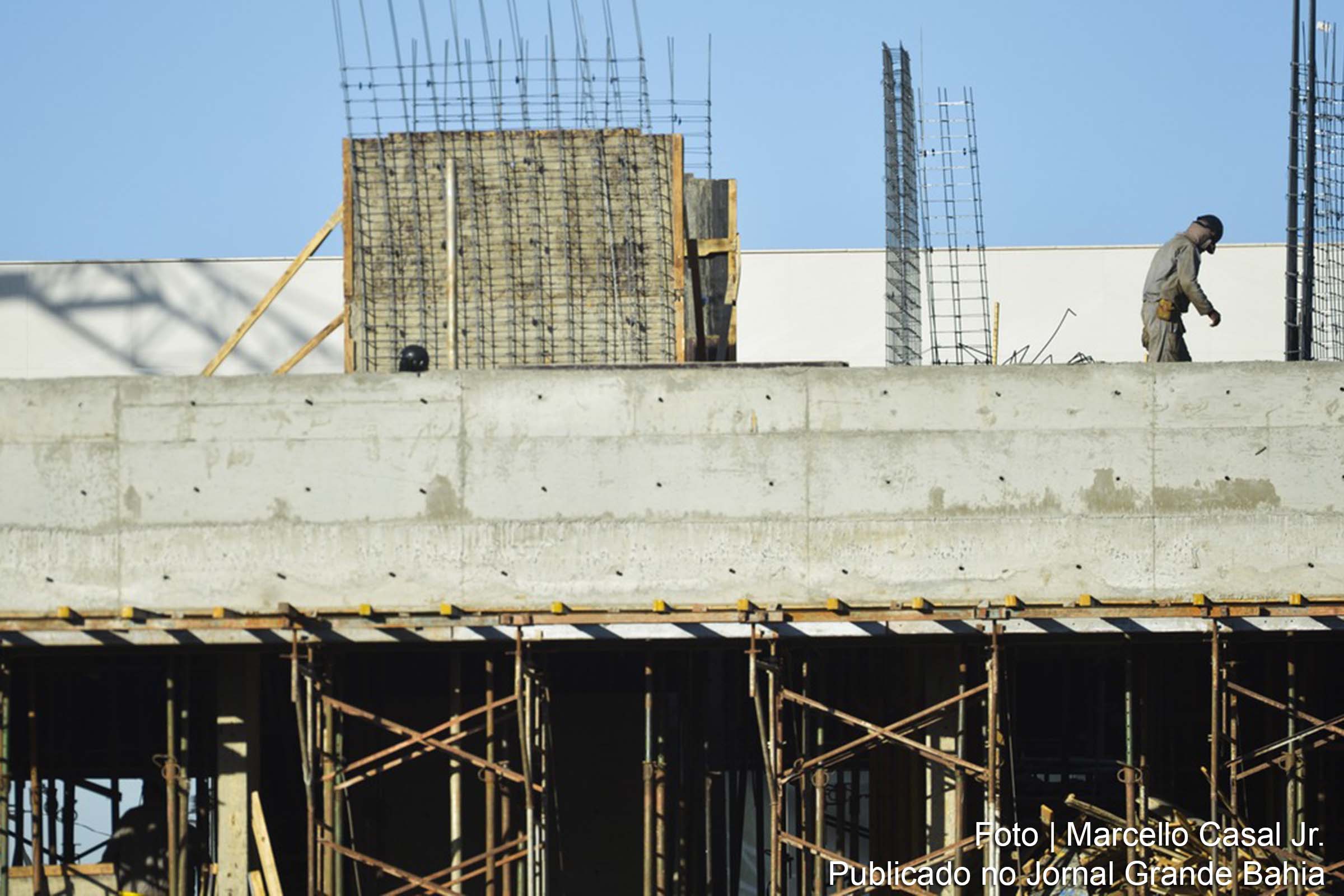 Levantamento do Tribunal de Contas da União destaca falta de coordenação e planejamento, apontando para o cenário crítico de obras inacabadas no país.
