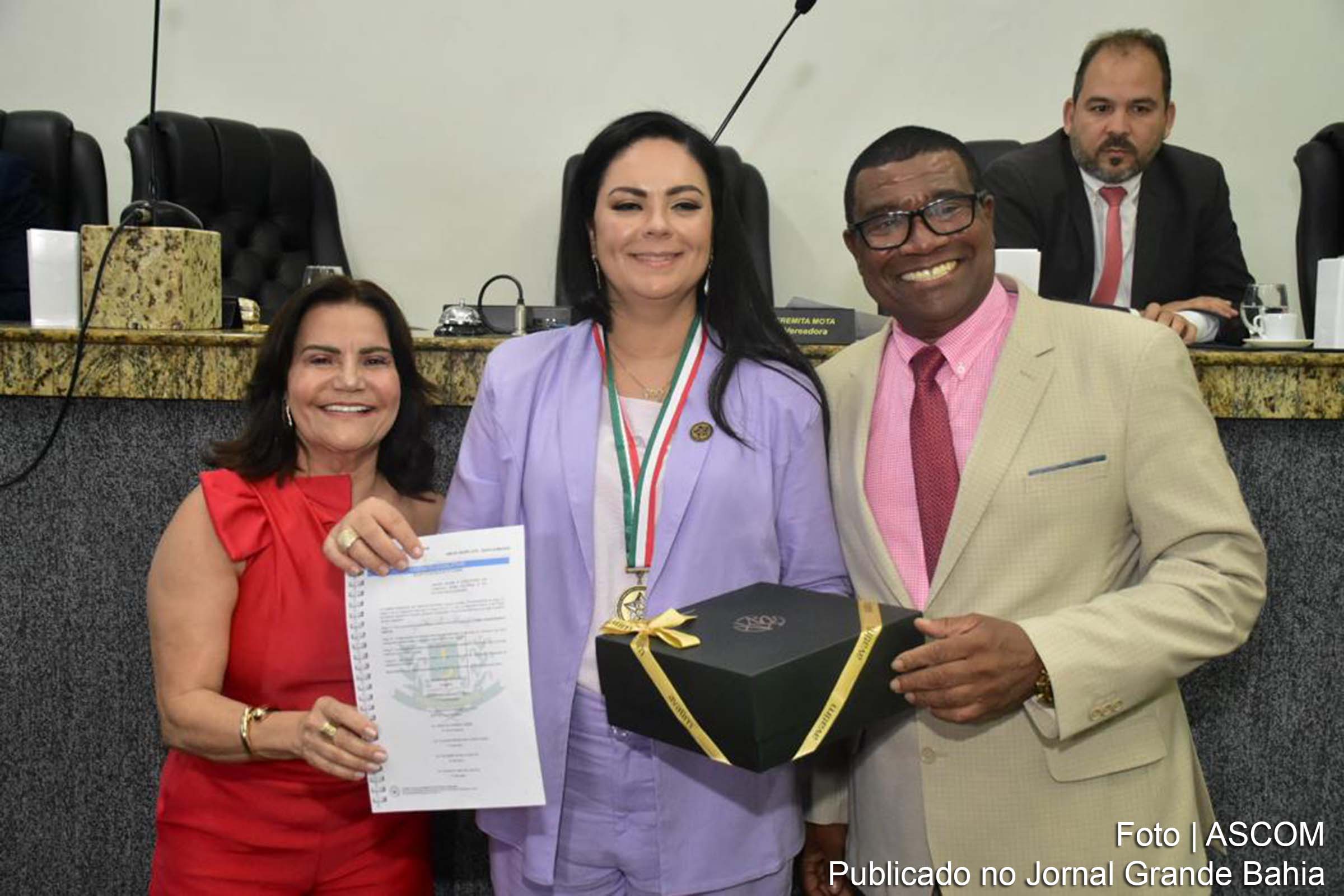 Destaque no combate ao crime, Ludmila Vilas Boas recebe reconhecimento por sua atuação à frente da 2ª Delegacia Territorial de Feira de Santana.