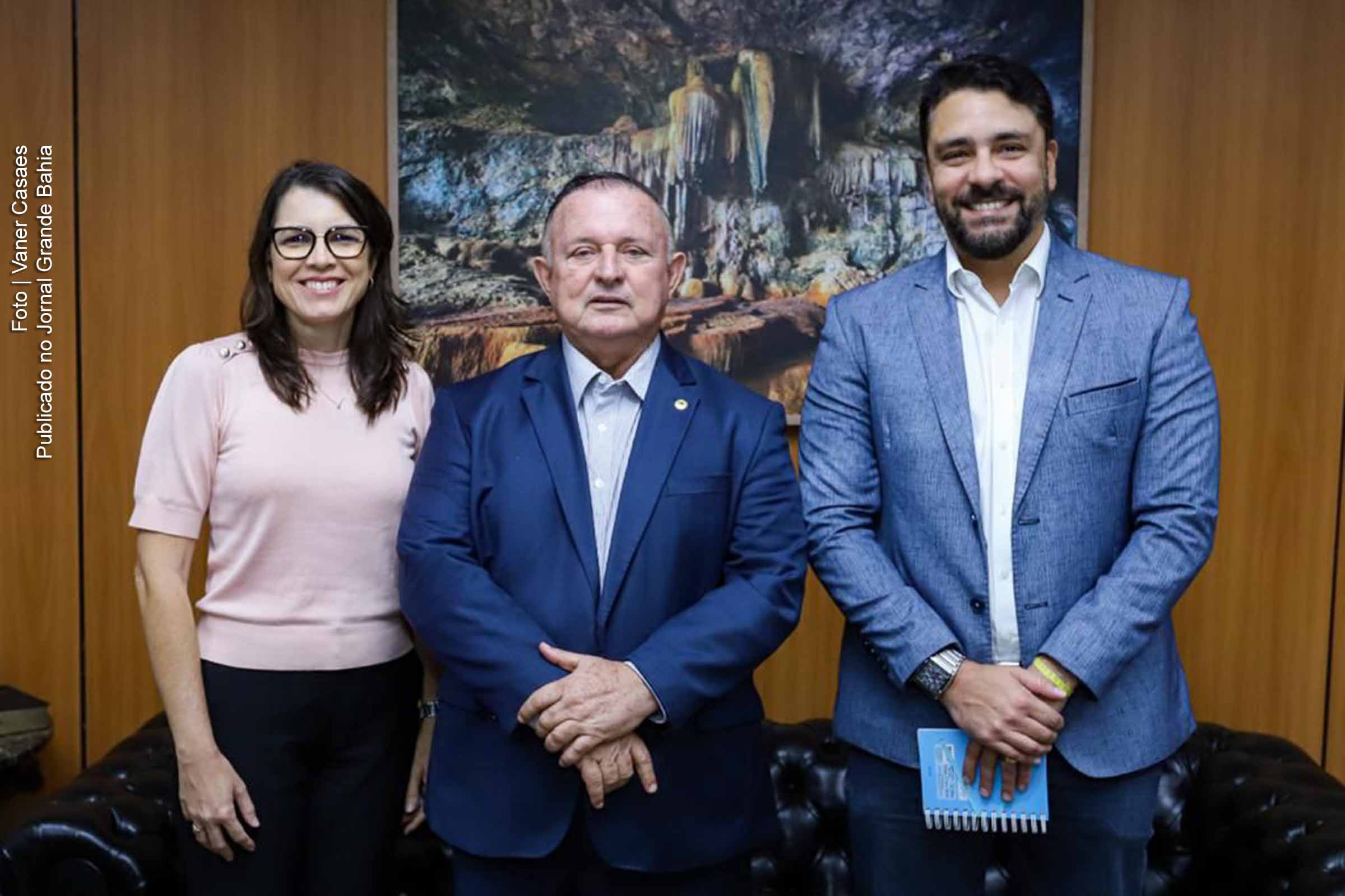 Deputado Adolfo Menezes e dirigentes da Braskem, Magnólia Borges e Mário Dias. Empresários buscam apoio da ALBA diante da crise na indústria petroquímica.